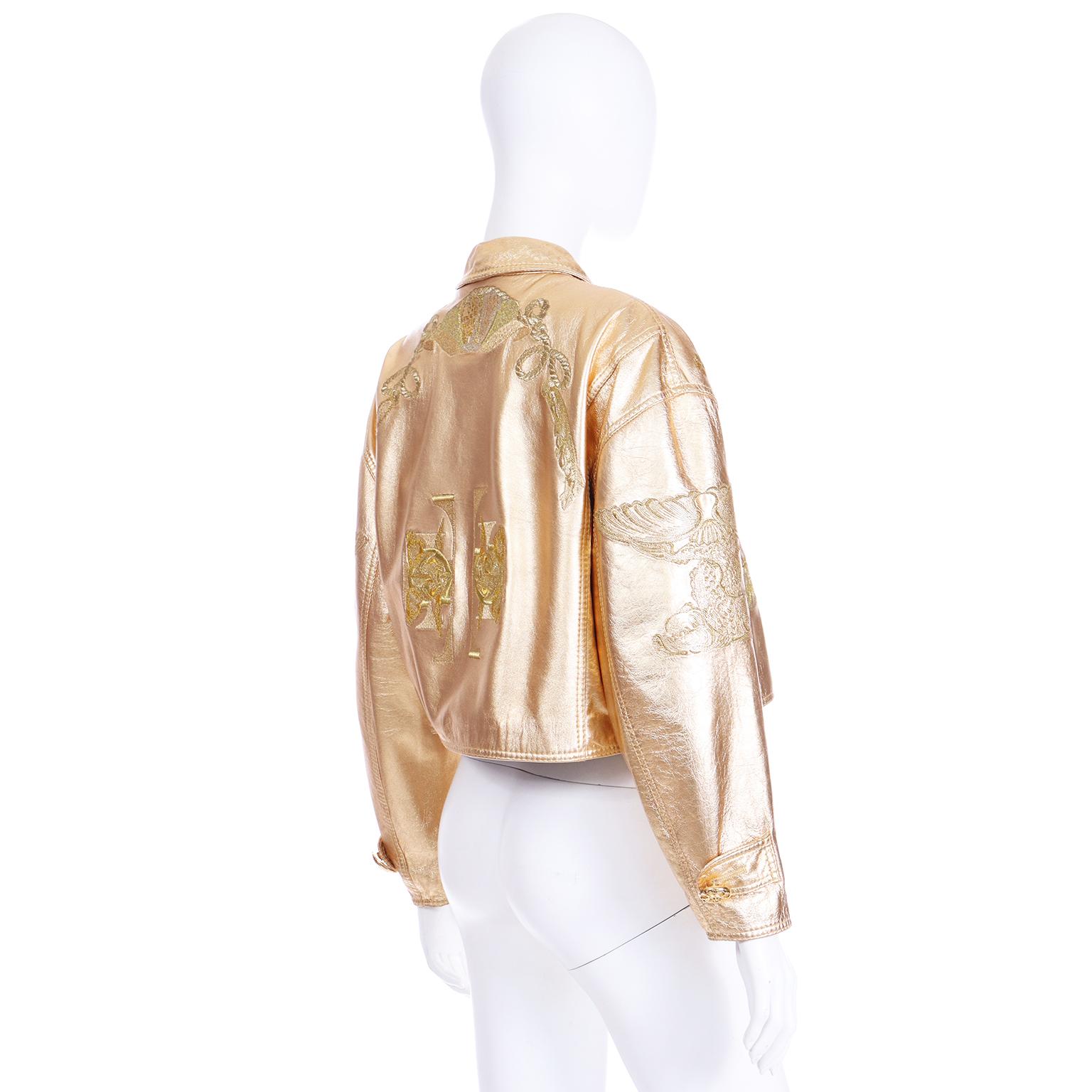 Gianfranco Ferre S/S 1992 Pasarela Chaqueta de piel dorada bordada tema océano 1