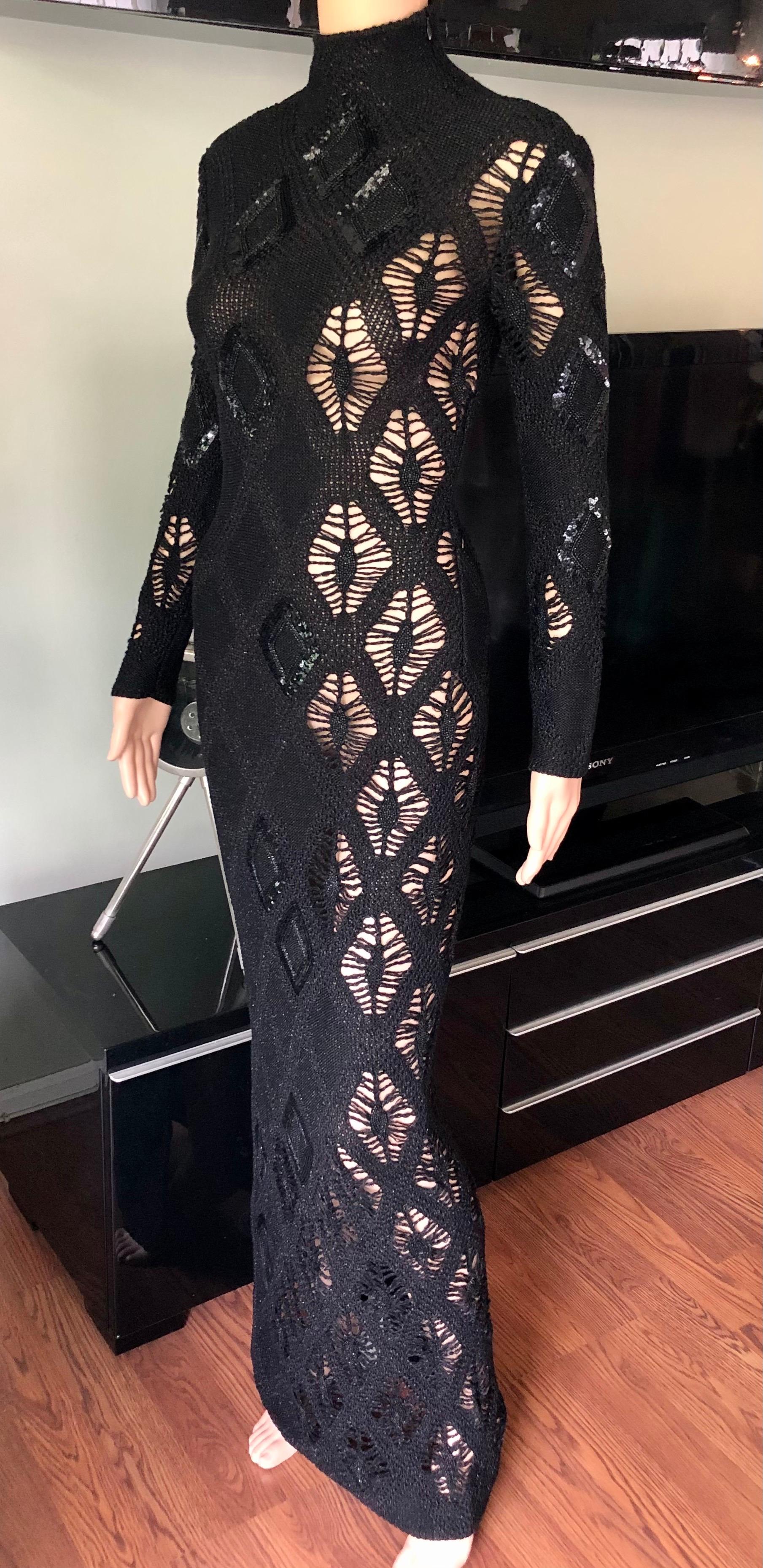 Gianfranco Ferre S/S 2002 Vestido maxi negro de punto de ganchillo con lentejuelas y cuentas Negro en venta