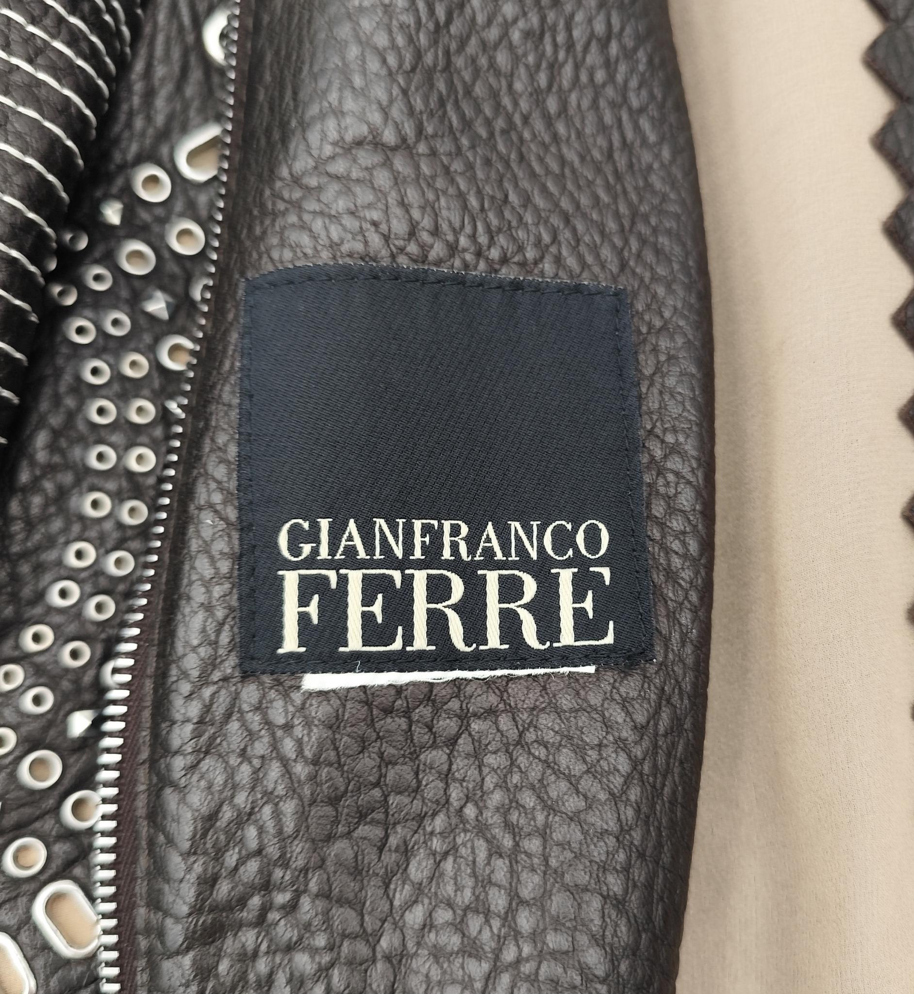 Gianfranco Ferré, sfilata P/E 2004, giacca in pelle nera con borchie in vendita 14