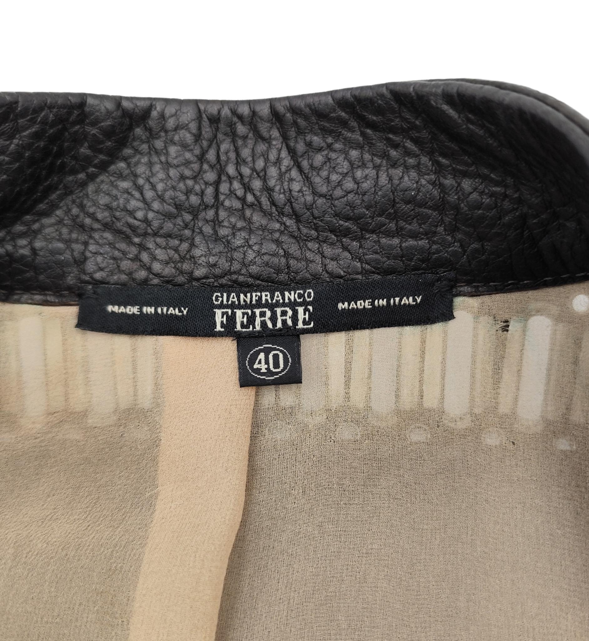 Gianfranco Ferré, sfilata P/E 2004, giacca in pelle nera con borchie in vendita 15