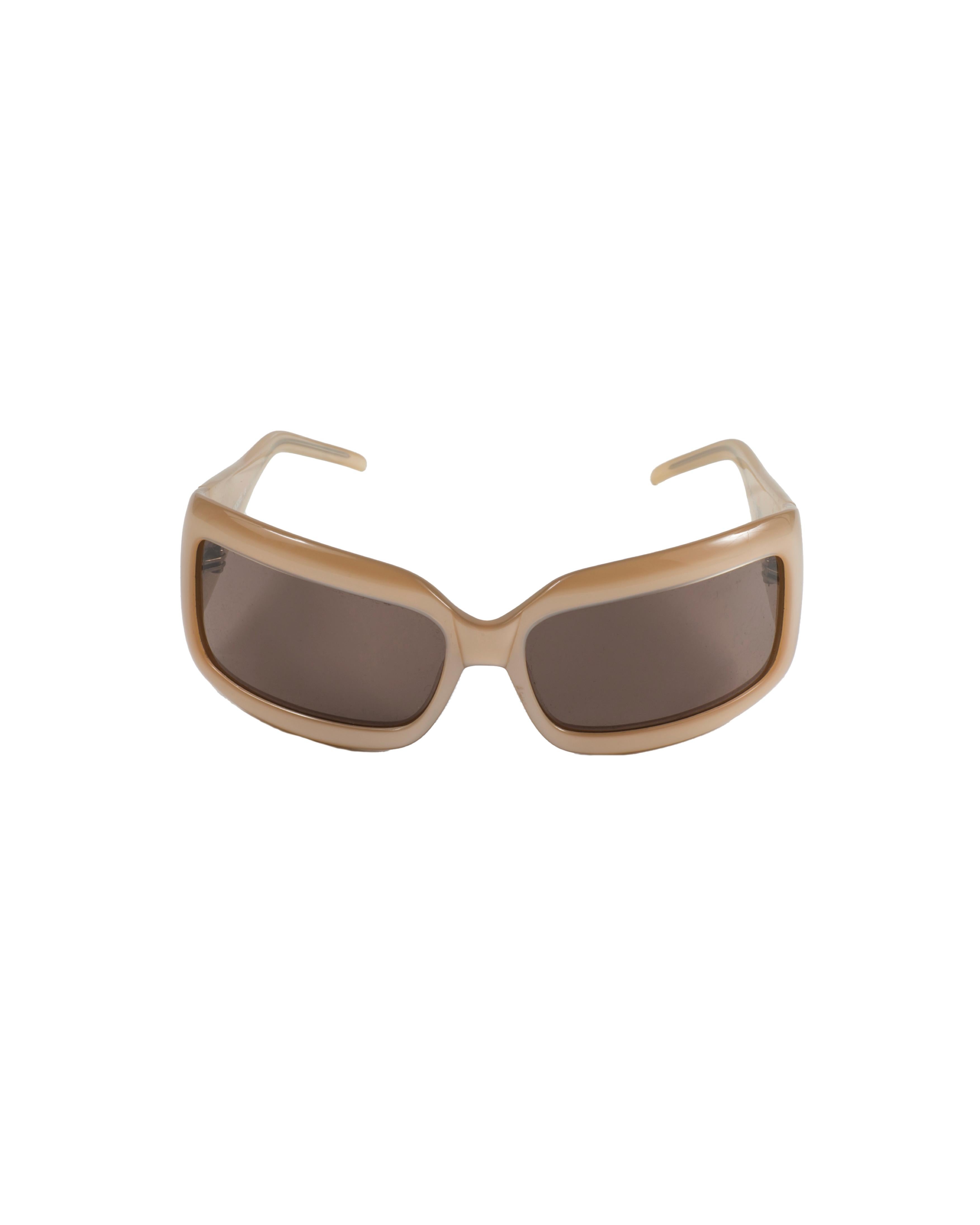 Gianfranco Ferrè S/S 2006 Julia Roberts pearl logo sunglasses In Good Condition For Sale In Rome, IT