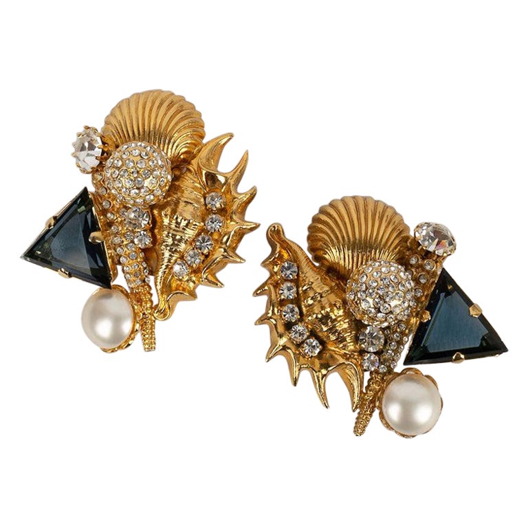 Gianfranco Ferré "Muscheln" Clip-Ohrringe aus Goldmetall im Angebot