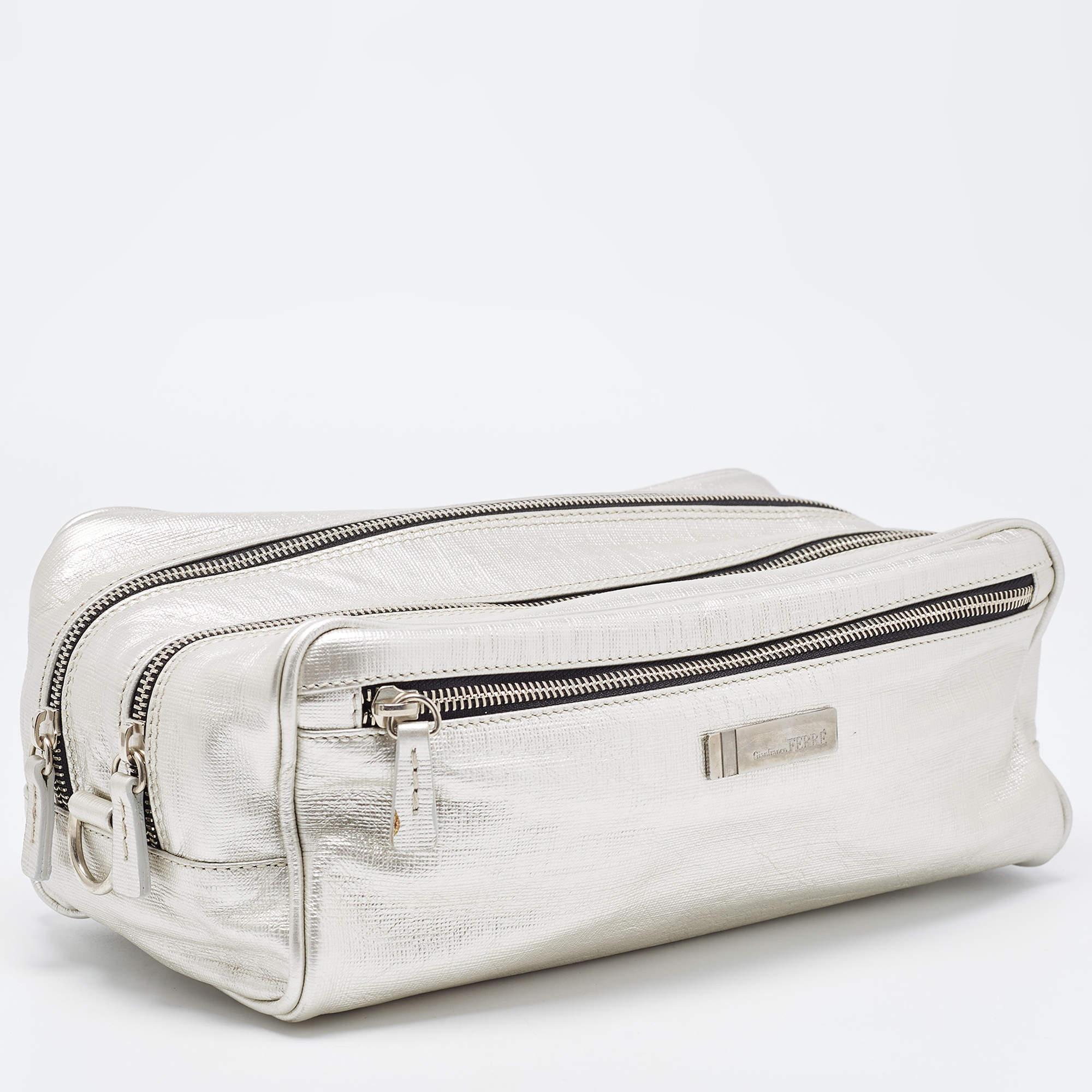Gianfranco Ferre Silver Leather Oversized Pouch In Good Condition For Sale In Dubai, Al Qouz 2