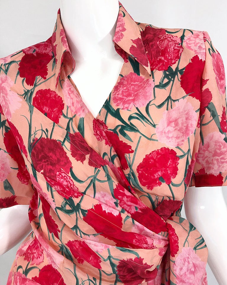 Gianfranco Ferre Size 42 Pink Red Carnation Print Silk Vintage 90s Wrap Blouse For Sale 4
