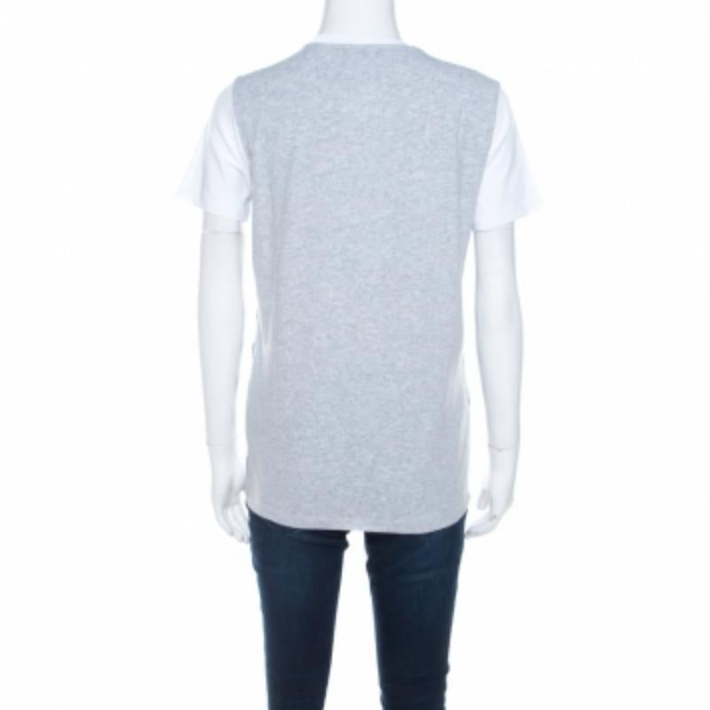 Beautifully made from a blend of the finest fabrics, this Gianfranco Ferre t-shirt is designed with a striped pattern at the front, short sleeves, and a crew neck. The creation with a cool print to the front will surely add a stylish touch to your