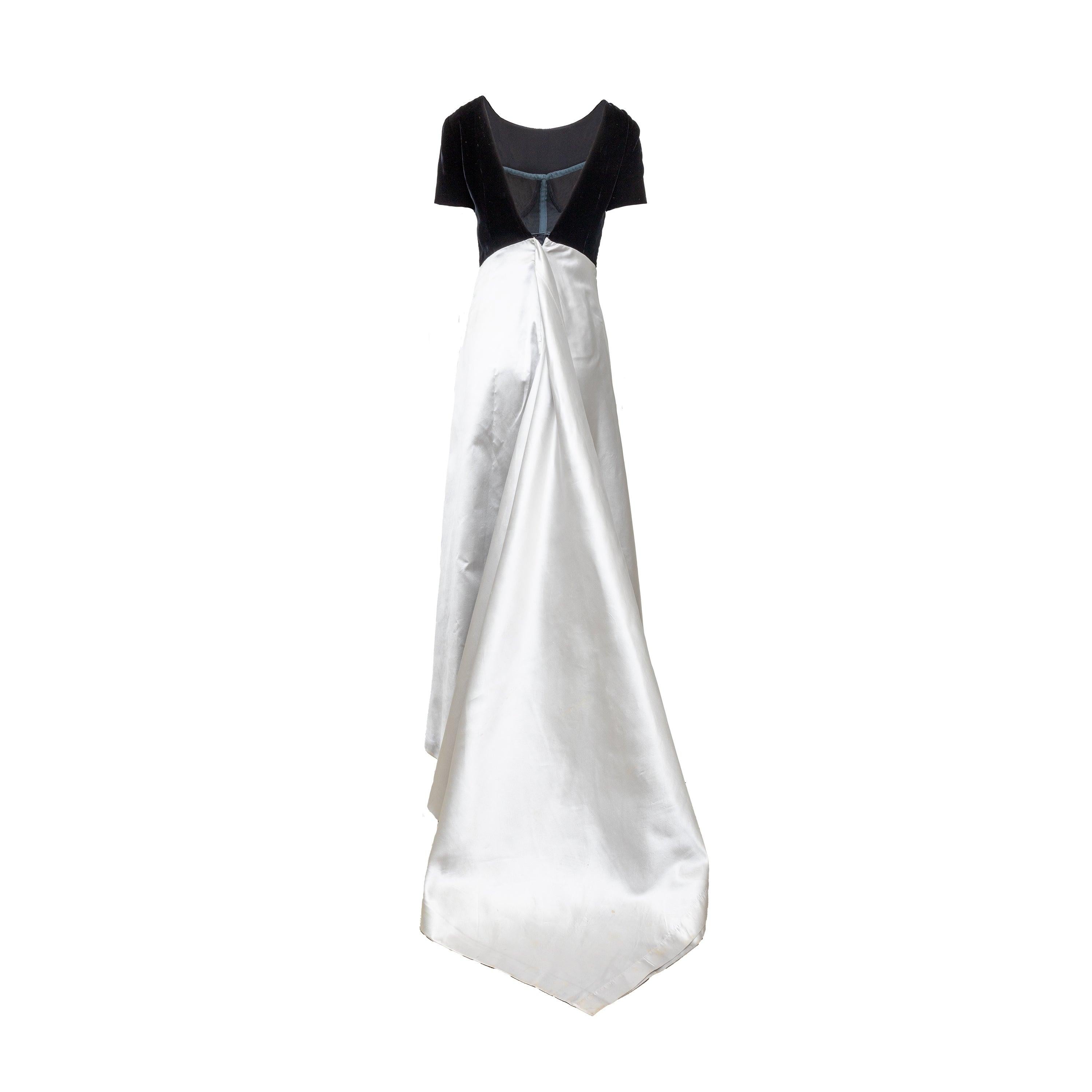 Vestido de terciopelo y seda Gianfranco Ferré - Años 90 Gris en venta