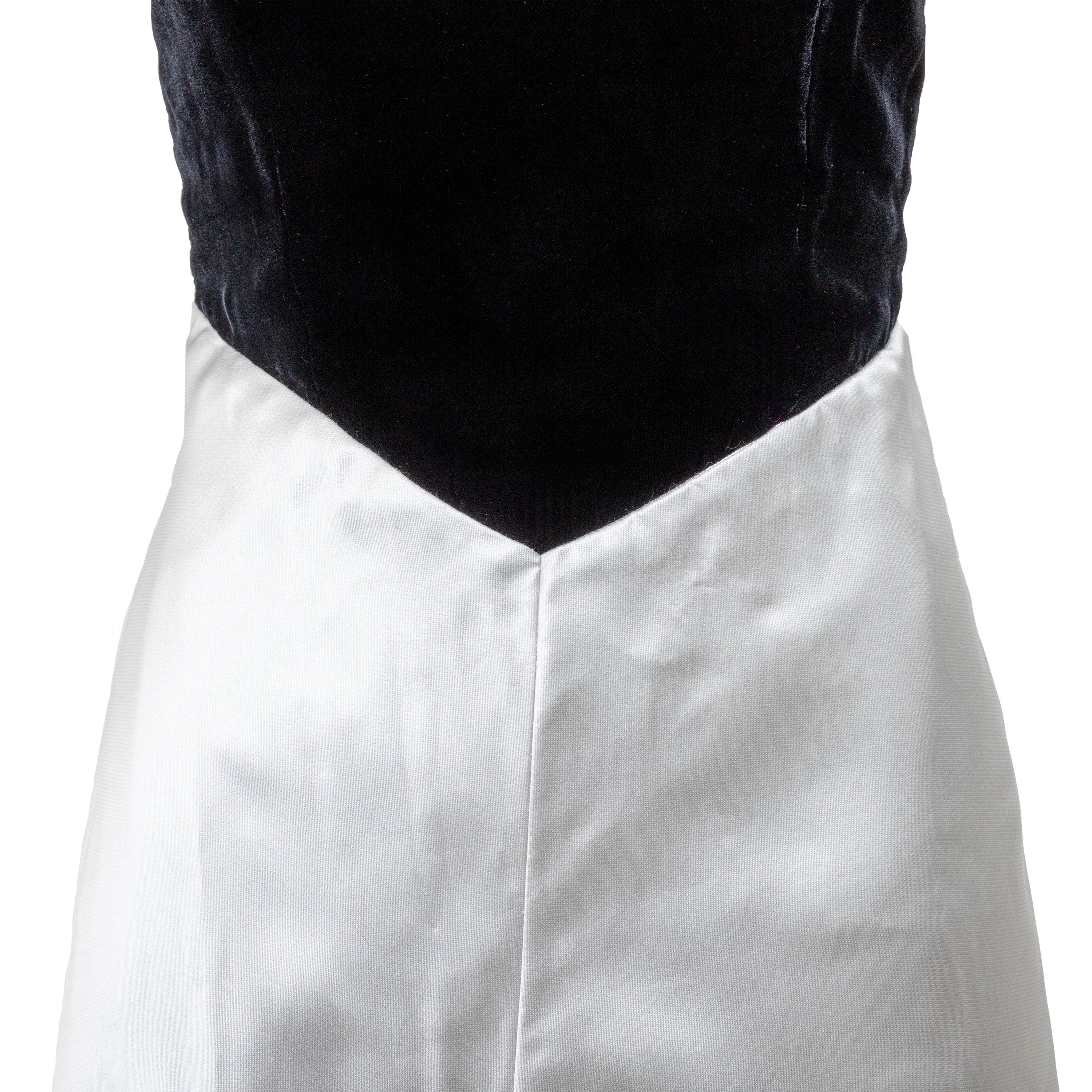 De las mujeres Vestido de terciopelo y seda Gianfranco Ferré - Años 90 en venta