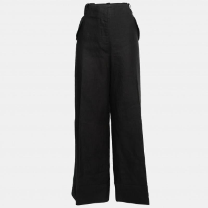 Werten Sie Ihre formelle Kleidung mit dieser Hose auf. Mit dieser Hose, die eine hervorragende Silhouette und Passform aufweist, sehen Sie garantiert elegant aus.