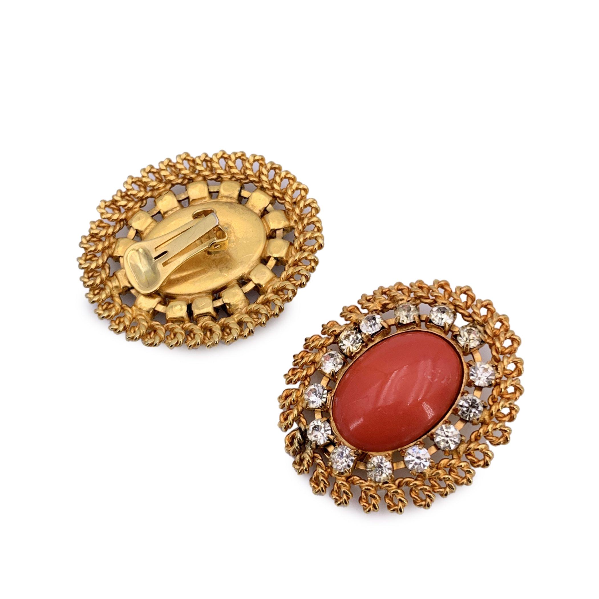 Gianfranco Ferre Vintage Gold Metal Oval Cabochon Clip On Earrings In Excellent Condition For Sale In Rome, Rome