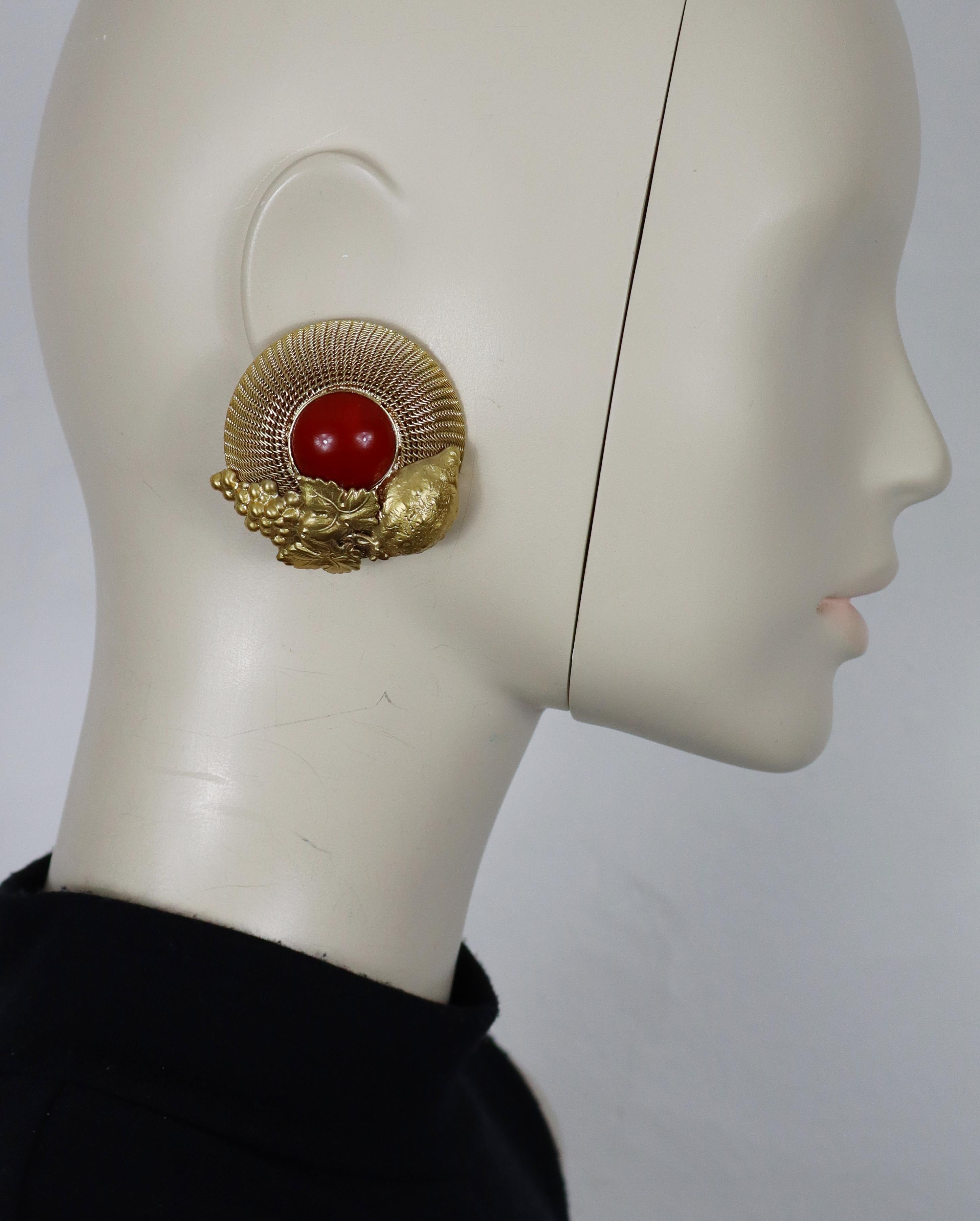GIANFRANCO FERRE vintage massive gold tone clip-on earrings featuring a 3 dimensional bunch of grapes and lemon, embellished with a red resin cabochon at the center.

Embossed FERRE Made in Italy.

Indicative measurements : diameter approx. 4.6 cm