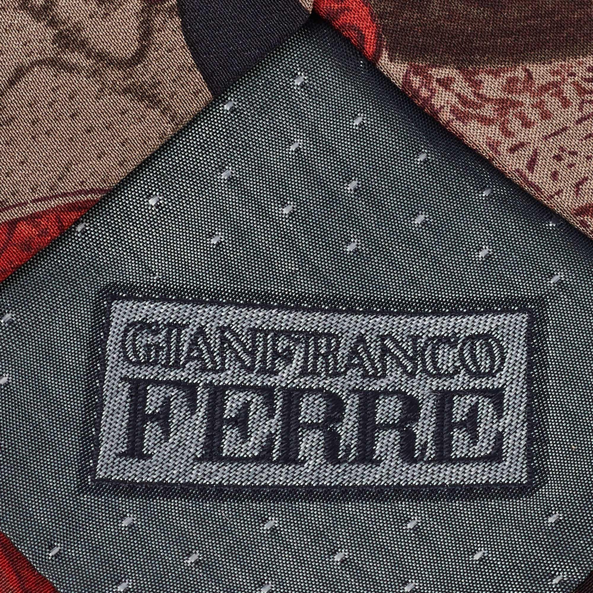 Gianfranco Ferre Vintage Red Printed Silk Tie In Good Condition For Sale In Dubai, Al Qouz 2
