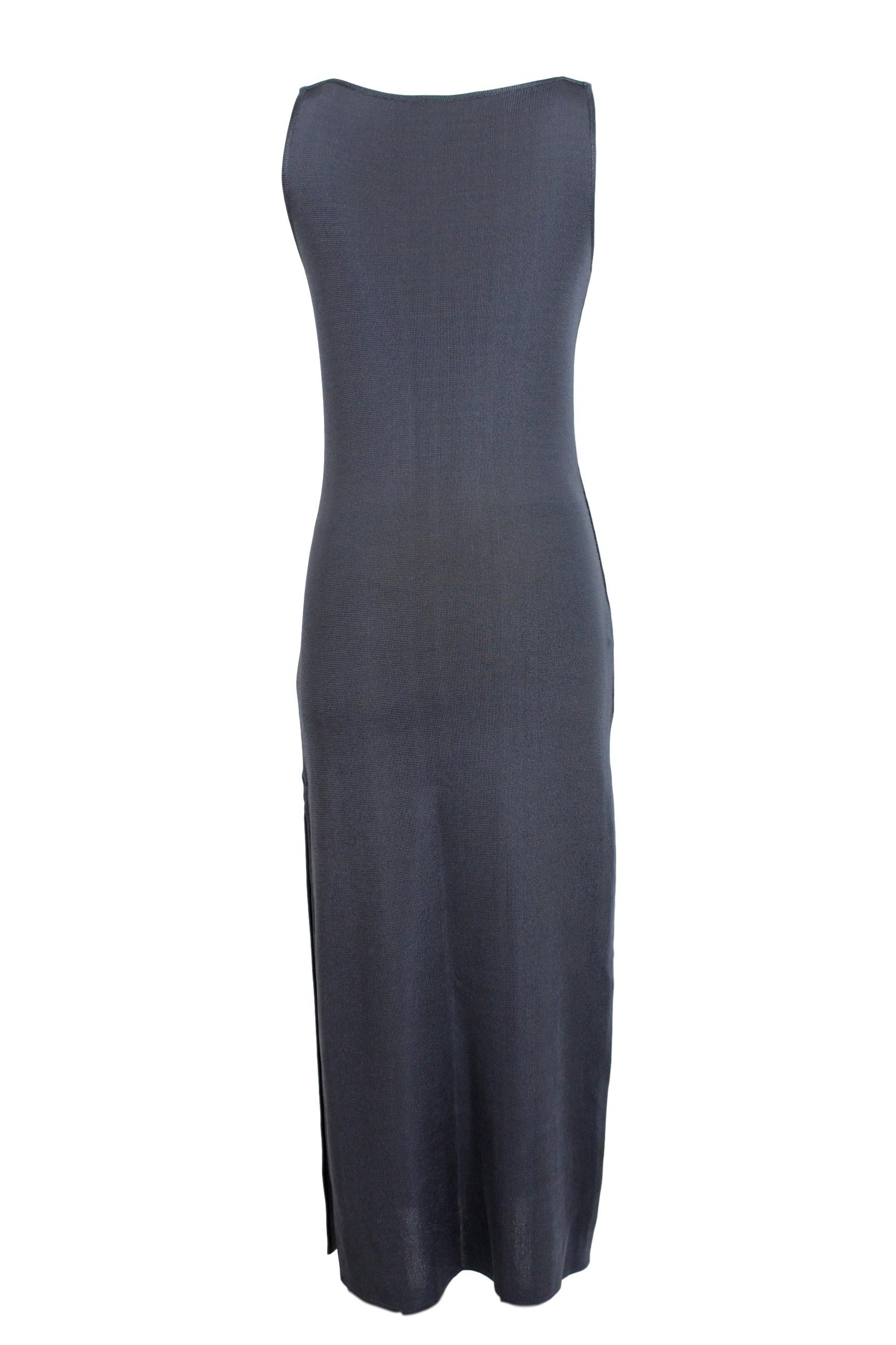 Gianfranco Ferre Studio vintage 90s evening dress. Long, fitted sheath model with side slit. Straps covered with sequins. Gray color, 100% viscose. Made in Italy. Excellent vintage conditions.

Size: 42 It 8 Us 10 Uk

Shoulder: 40 cm

Bust / Chest: