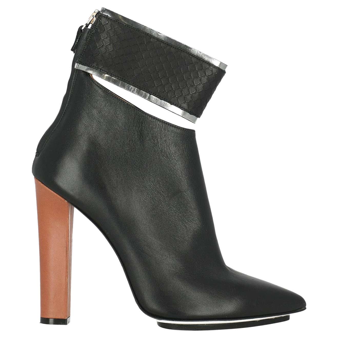 Gianfranco Ferre Woman Ankle boots Black Leather IT 40 For Sale at 1stDibs