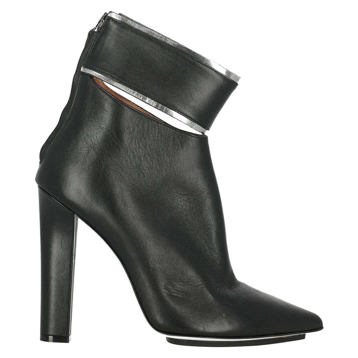 Gianfranco Ferre Woman Ankle boots Black Leather IT 40 For Sale
