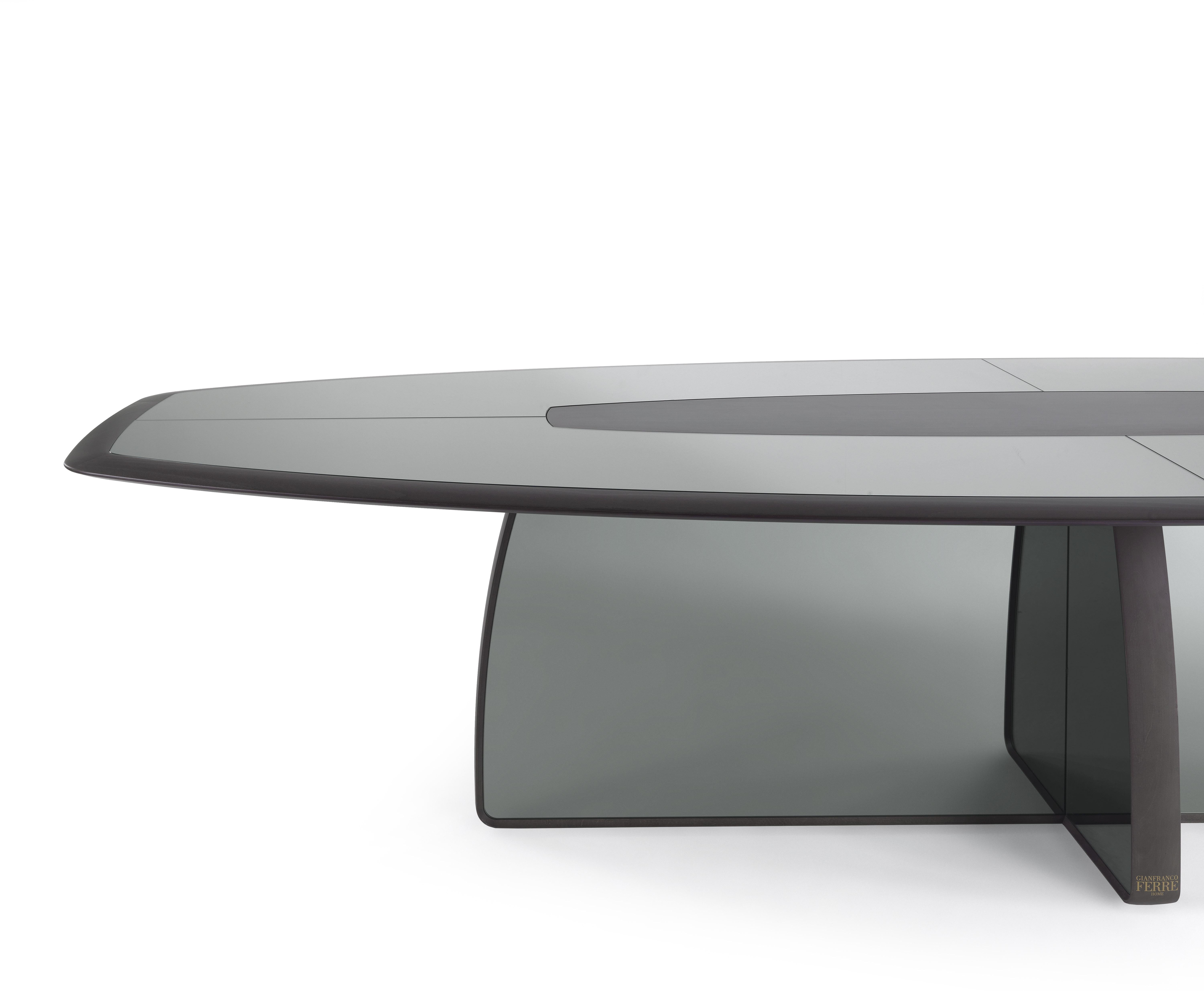 Moderne Table de salle à manger Wynwood du 21e siècle en verre gris fumé de Gianfranco Ferré Home en vente