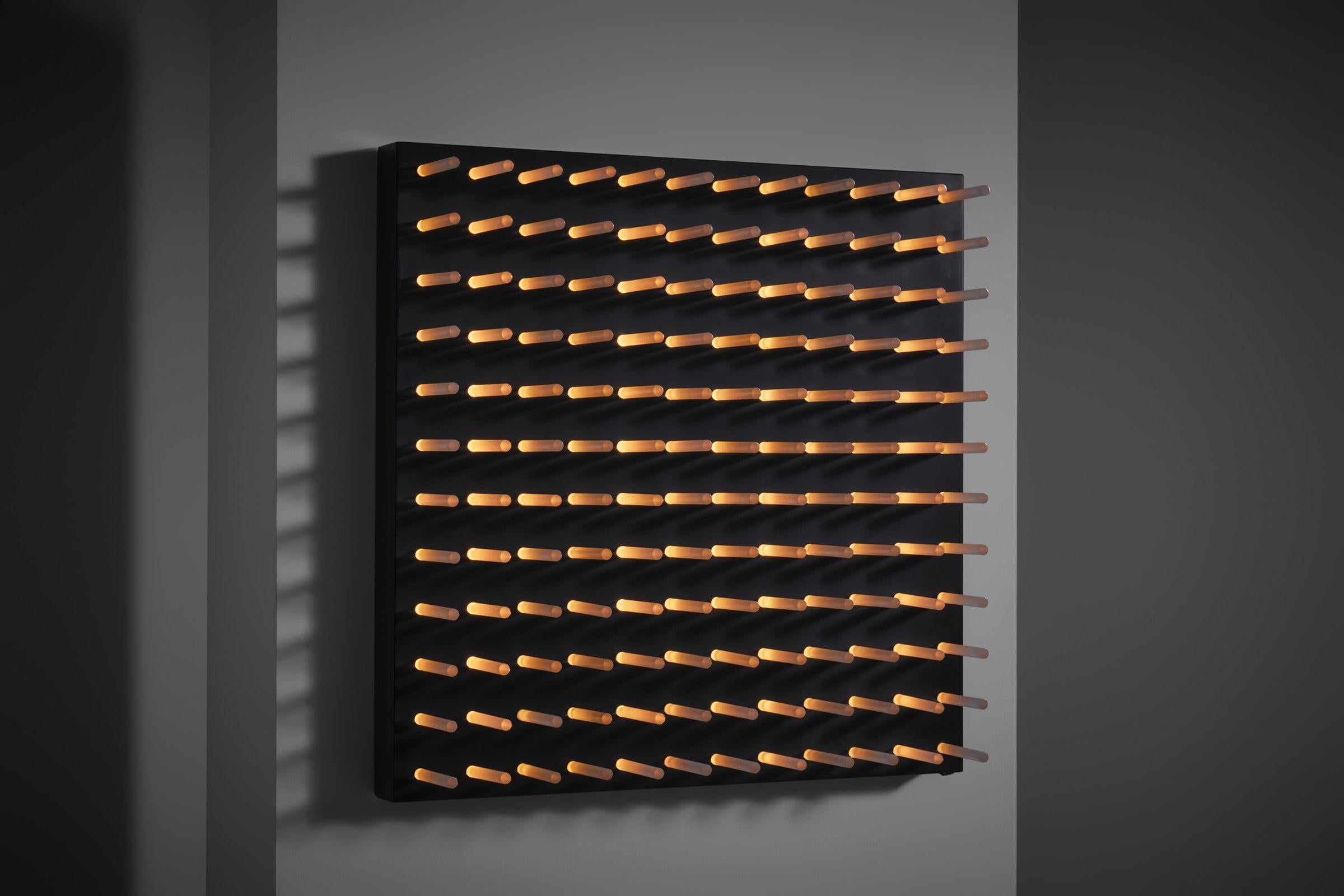 'Quanta' wall lamp by Gianfranco Fini for New Lamp, Italy 1969 - 1972. Rare and striking light sculpture from the innovative radical design studio New Lamp (Rome, 1969-1973). Compelling design consisting a large matt black lacquered metal frame and