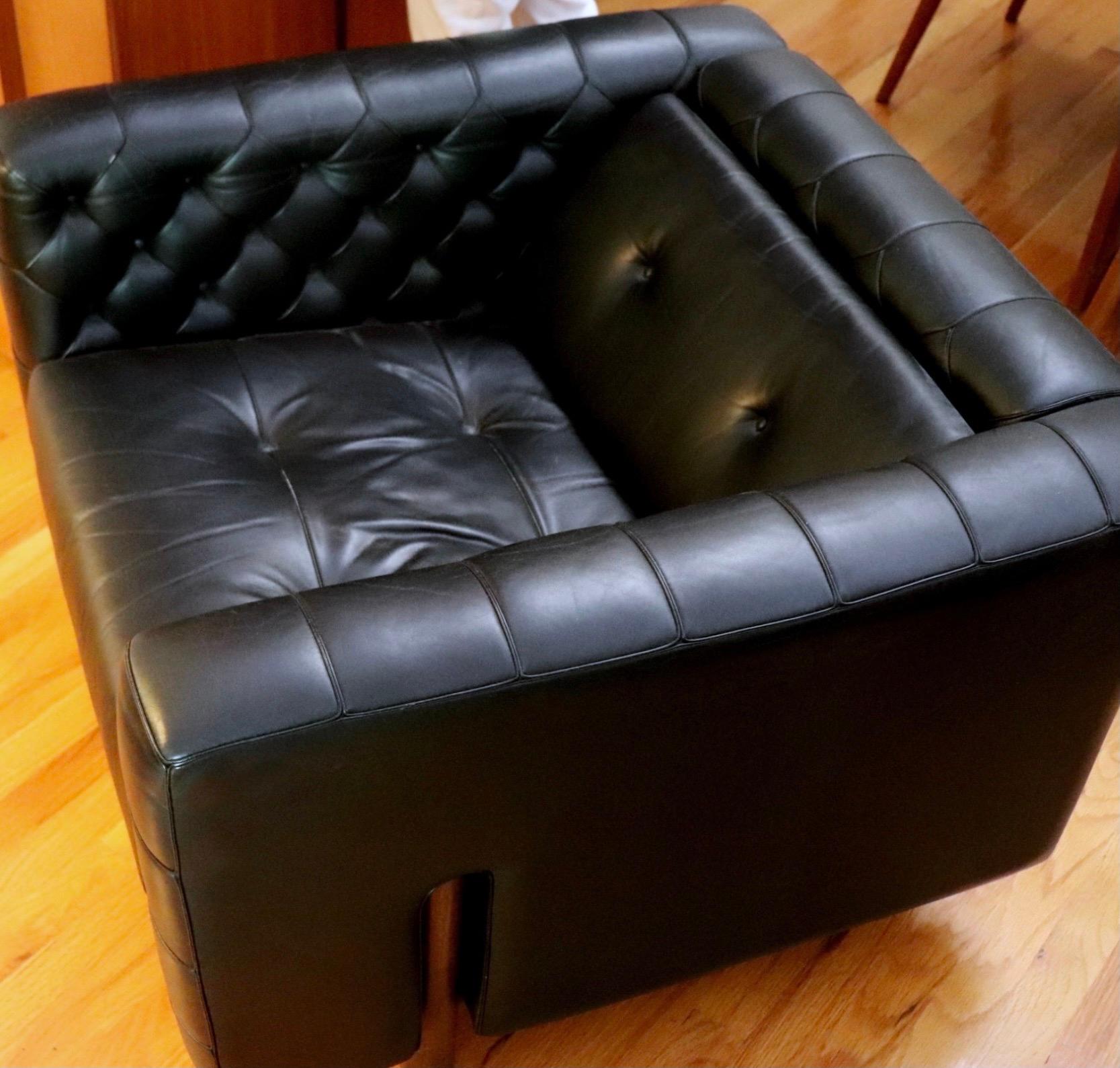 Gianfranco fratelli cube lounge chair hand-stitched black leather Cassina, Italy. Gorgeous sculptural form. Masterful leatherwork, quilting and tufting, with inset wooden legs. All original. Extremely rare. Labelled Cassina and Atelier