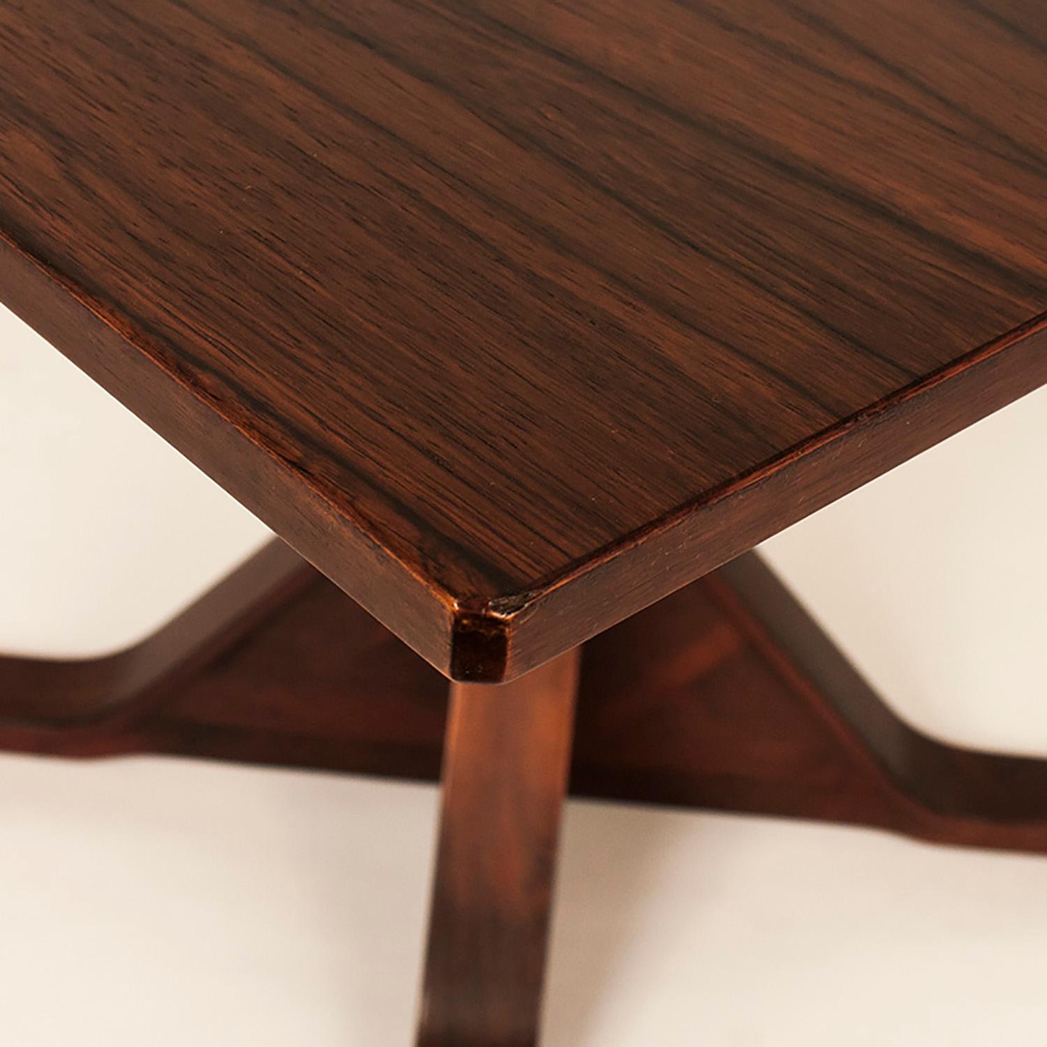 Dining table designed by Gianfranco Fratini for Bernini in 1950s.

It can be used also like a game table. Mahogany

   