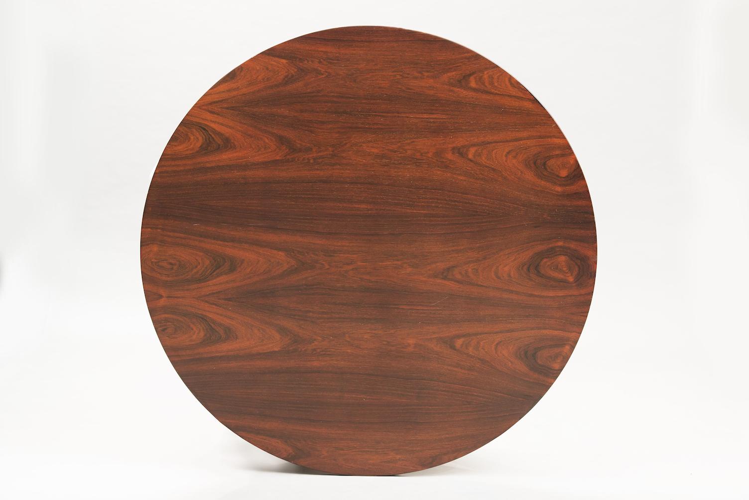 Gianfranco Fratinni rosewood round dining table, model 522, for Bernini.