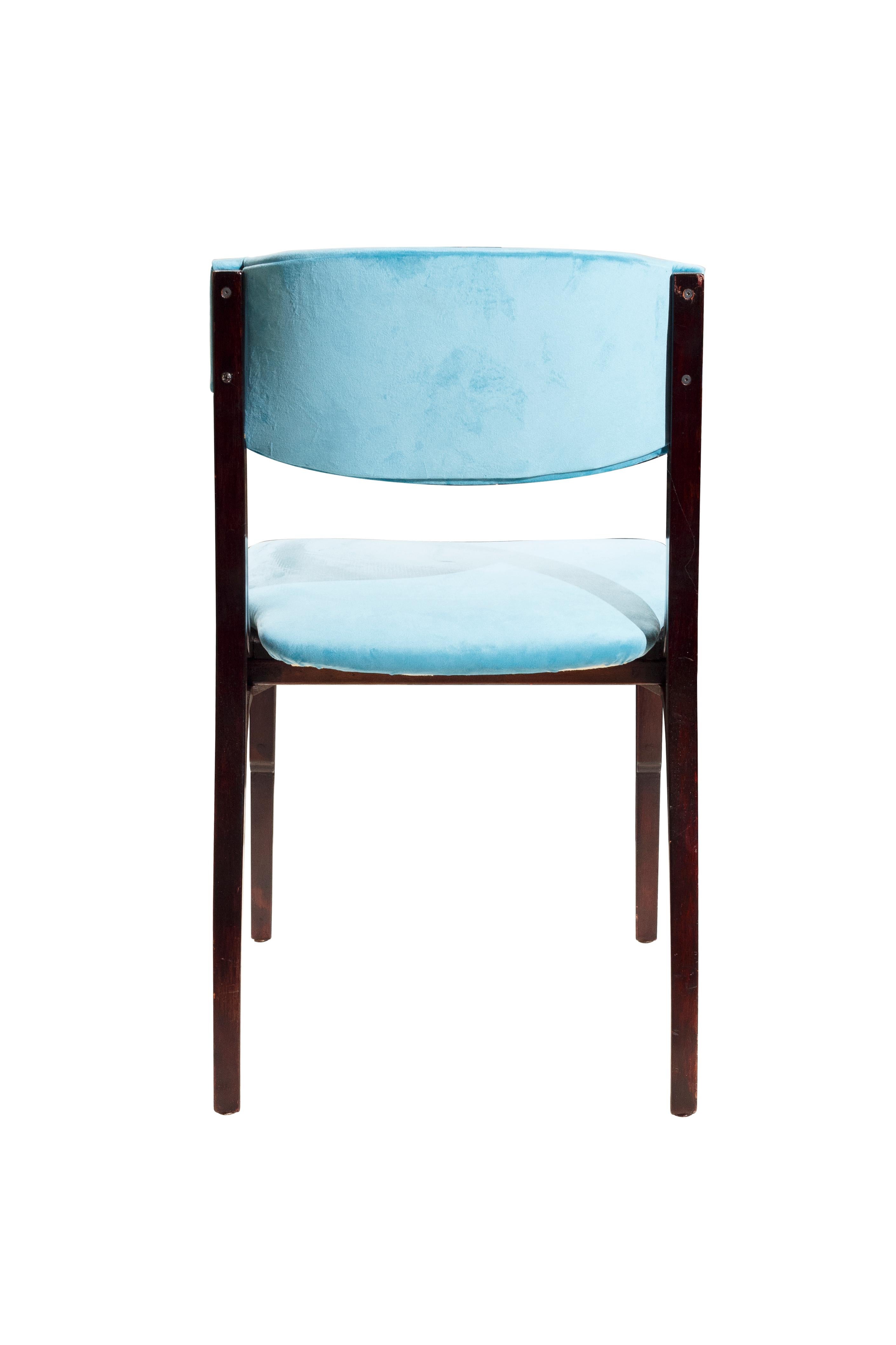 Mid-Century moderno G.F. Frattini 5 sedie in velluto blu di Cantieri Carugati, metà del secolo scorso in vendita
