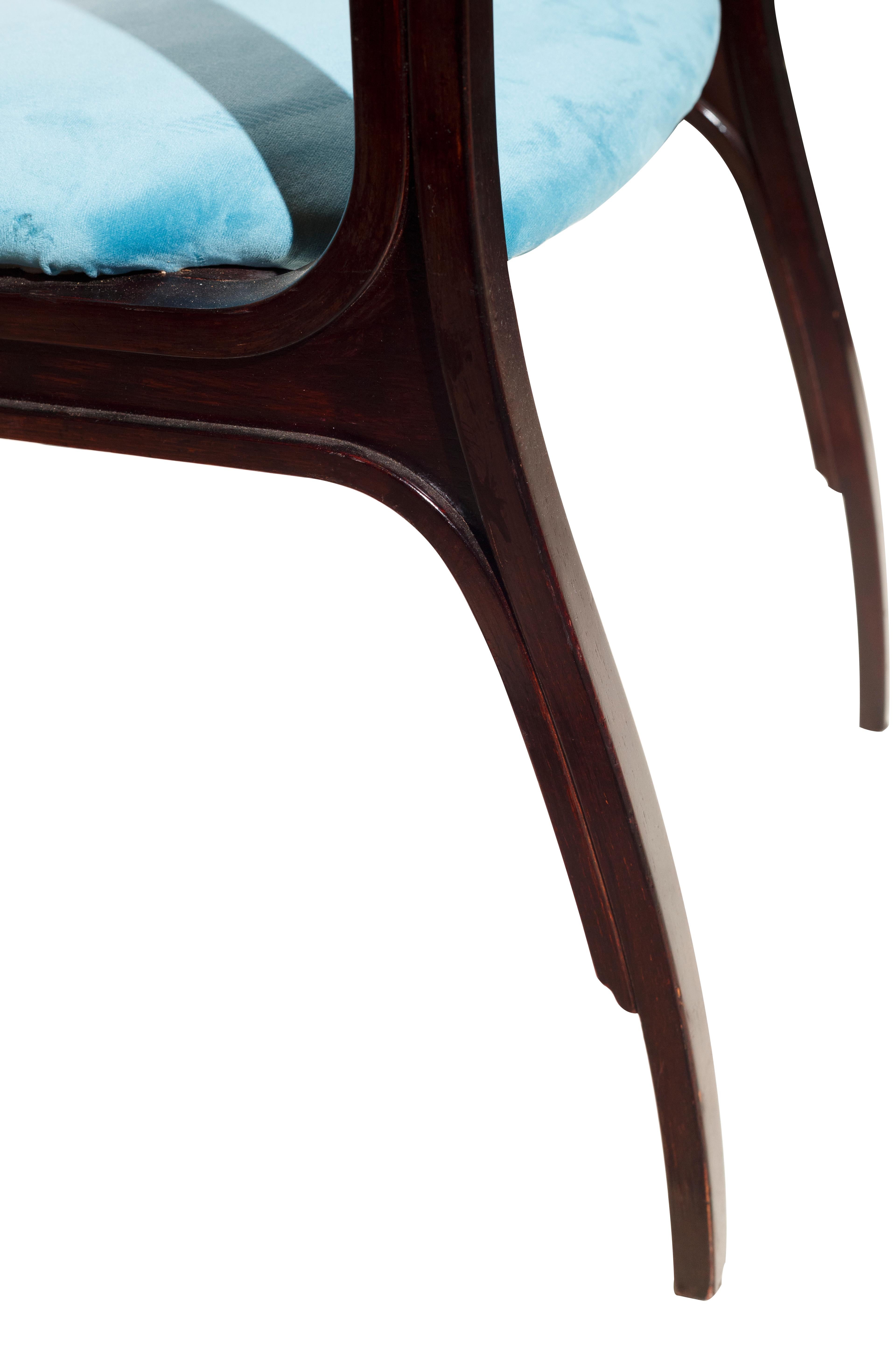 Milieu du XXe siècle G.F. 5 chaises Frattini en velours bleu mi-siècle moderne de Cantieri Carugati en vente