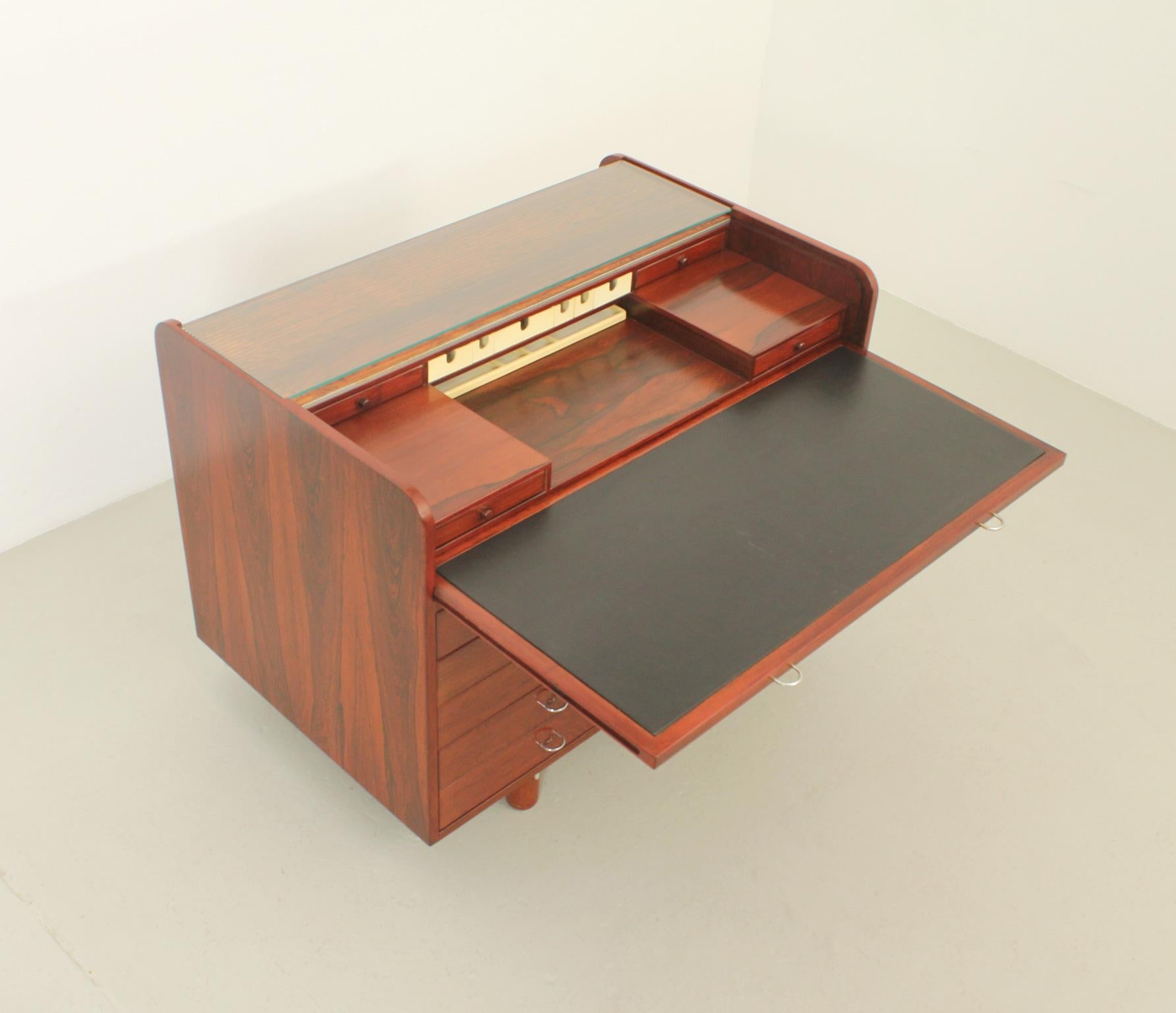 Italian Gianfranco Frattini 804 Desk for Bernini, Italy, 1961