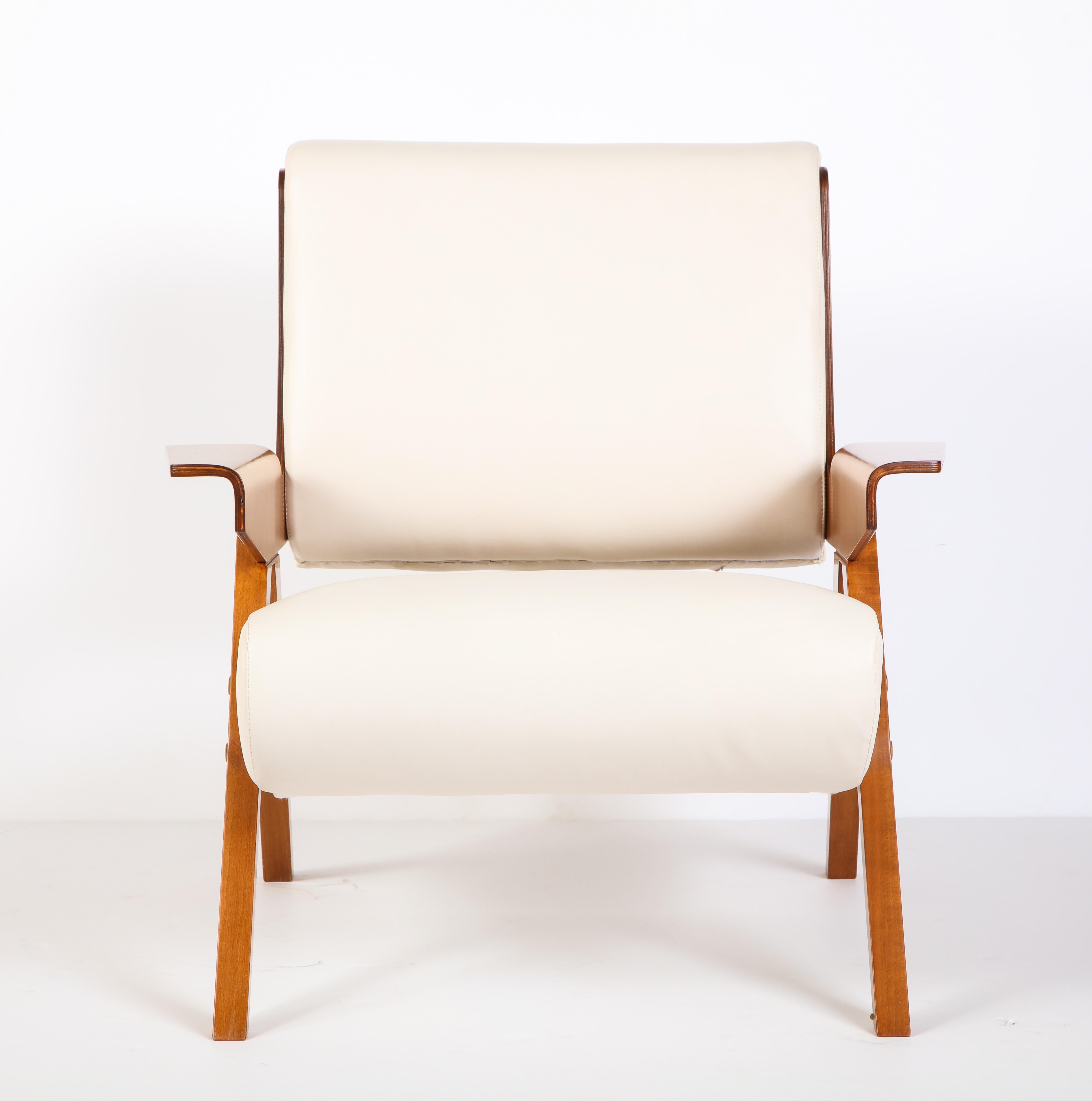 Gianfranco Frattini#831 Lounge Chairs in White Leather for Cassina, Italy, 1950s 4