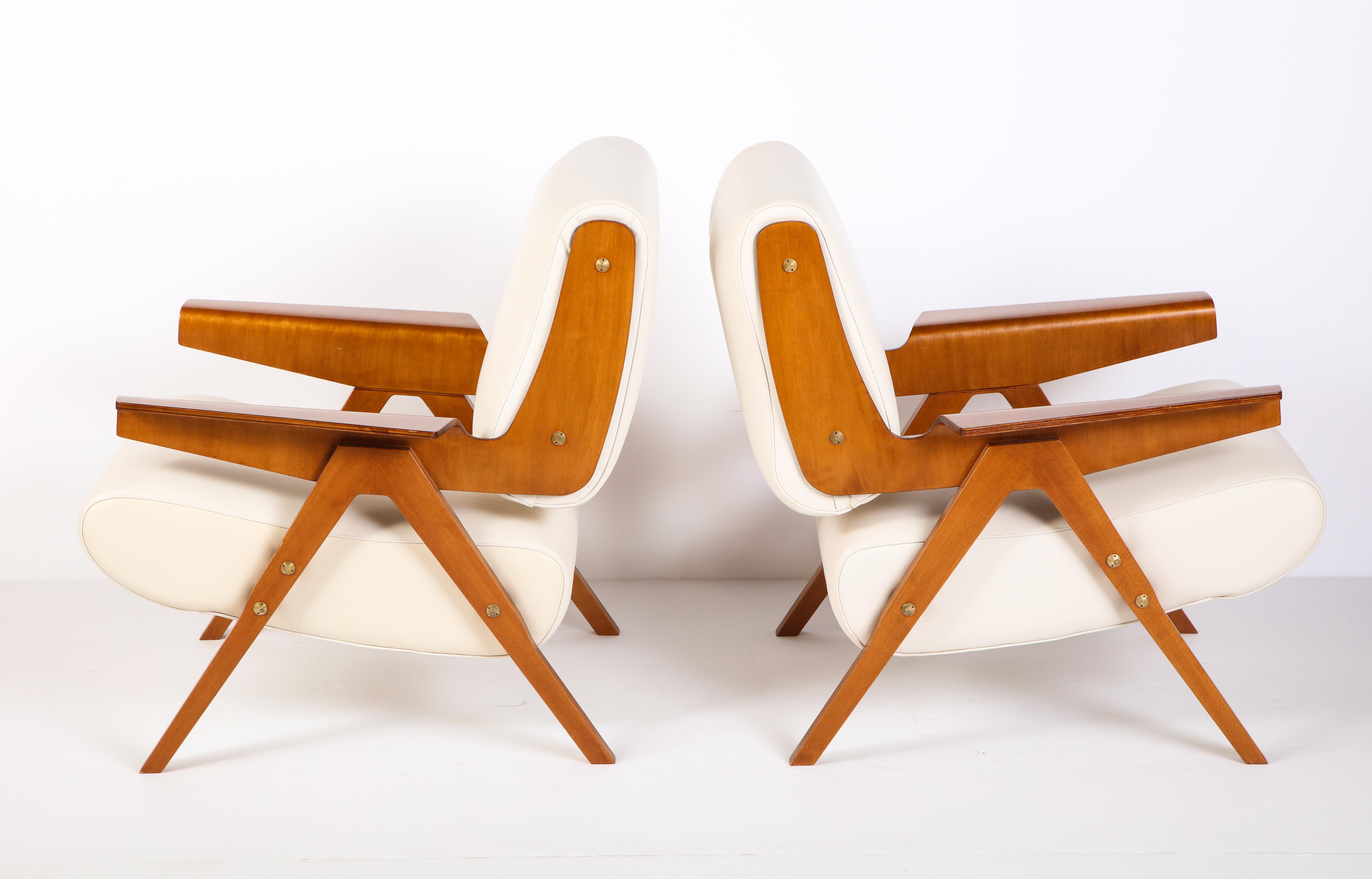 Italian Gianfranco Frattini#831 Lounge Chairs in White Leather for Cassina, Italy, 1950s