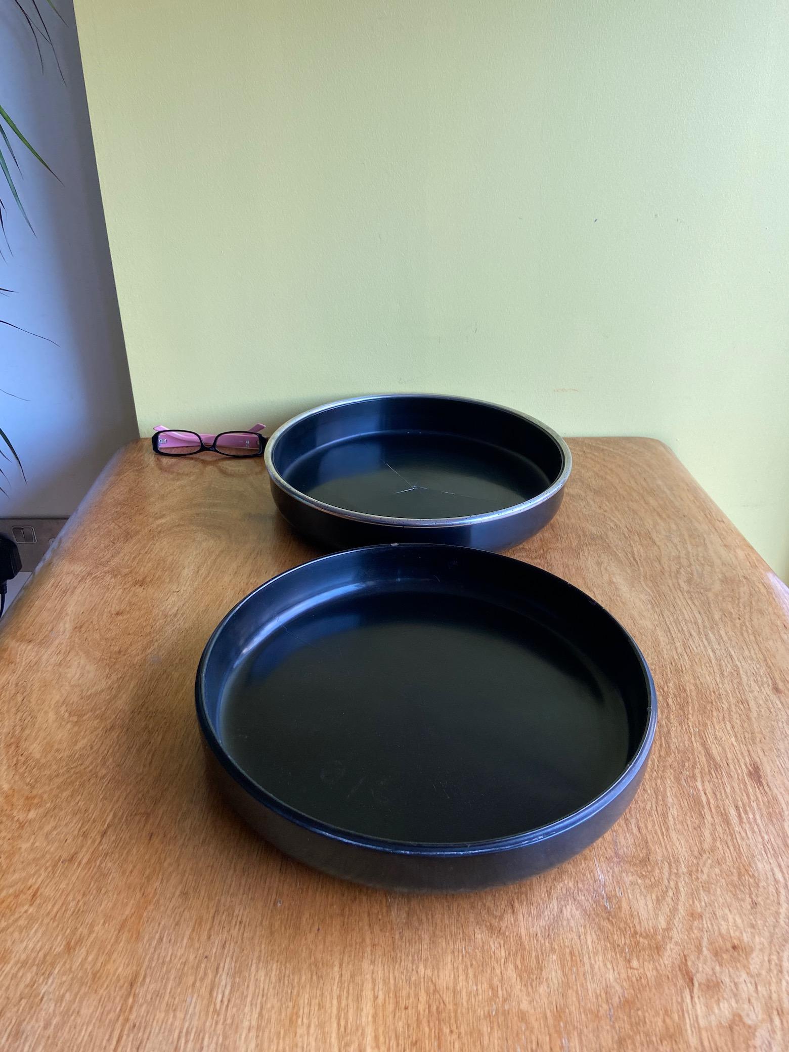 A rare and precious set of 2 black ebonised boxes / containers designed by Gianfranco Frattini and crafted by Pierluigi Ghianda for Progetti 1974 - 1988 , all signed.
solid black bent wood concentric segments and silvered rim, 
the amazing quality