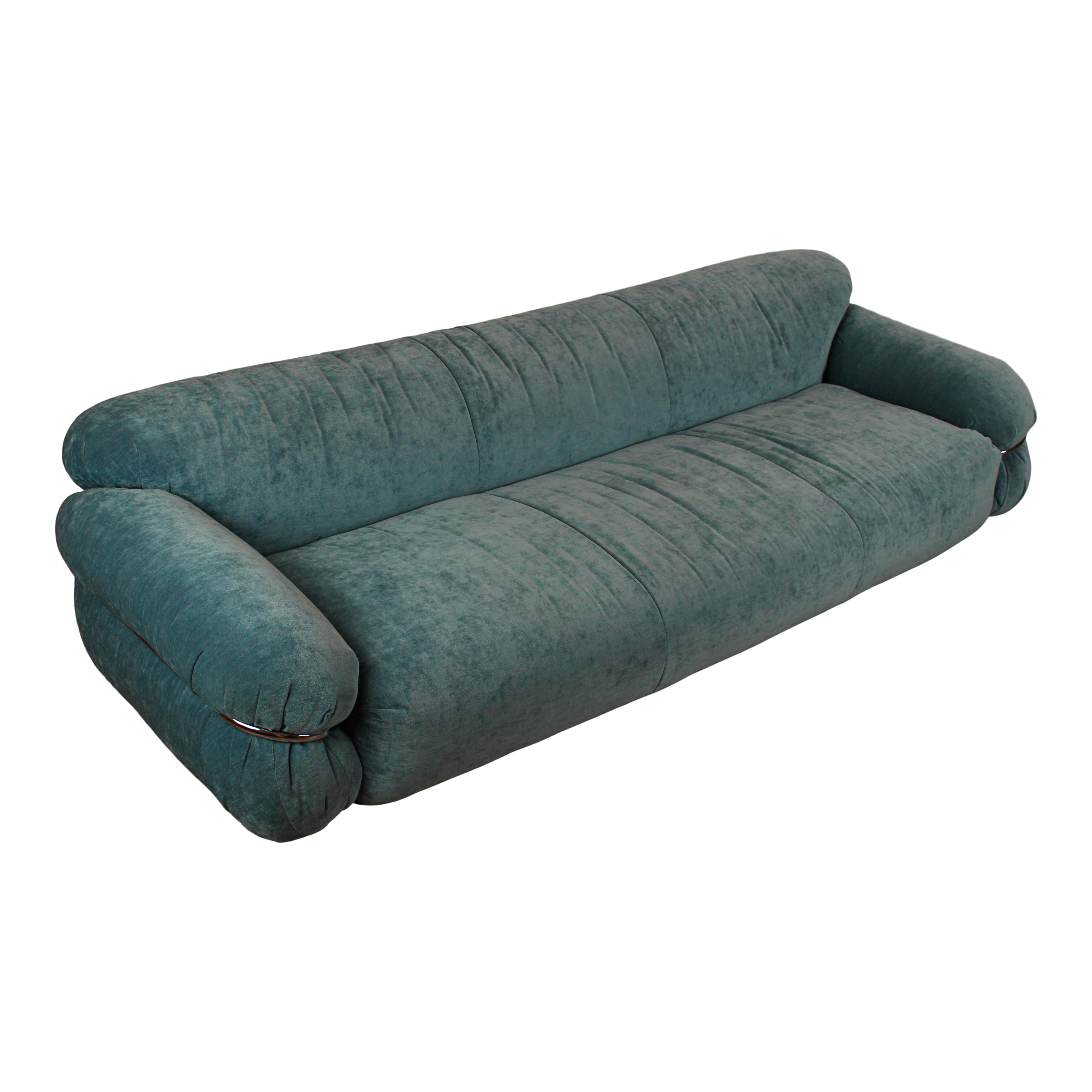 Sesann three-seater sofa, designed by Gianfranco Frattini in 1970 and produced by the Italian manufacturer Cassina.
It features azure velvet upholstery and a chrome tubular cage as structural support.

Fully restored in Italy.

Cassina presented the