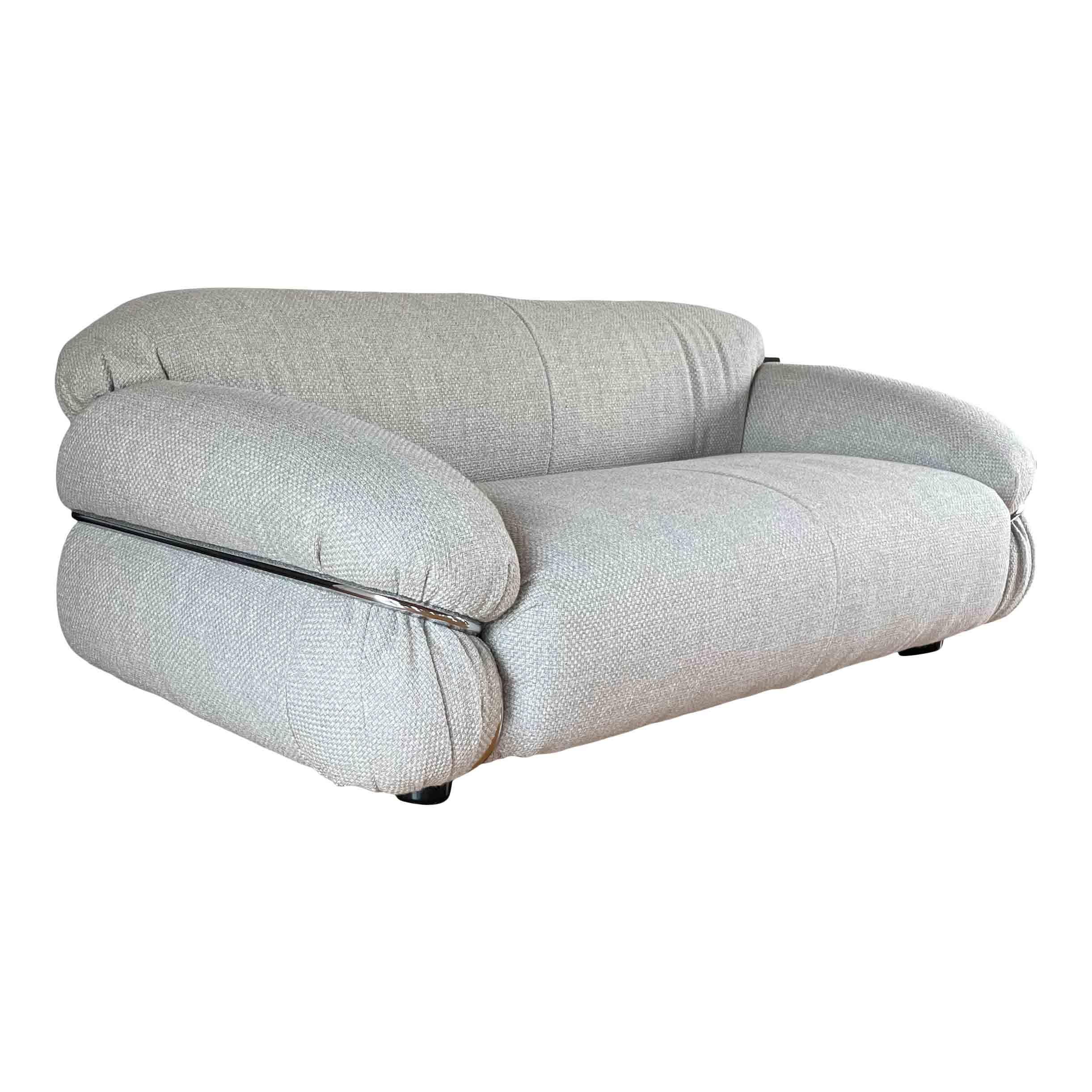 Sesann two-seater sofa, designed by Gianfranco Frattini in 1970 and produced by the Italian manufacturer Cassina.

It features wool bouclé upholstery and a chrome tubular cage as structural support.

Restored in Italy.

Cassina presented the