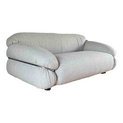 Gianfranco Frattini Zweisitzer-Sofa aus beigem Wollbouclé Sesann für Cassina, 1972