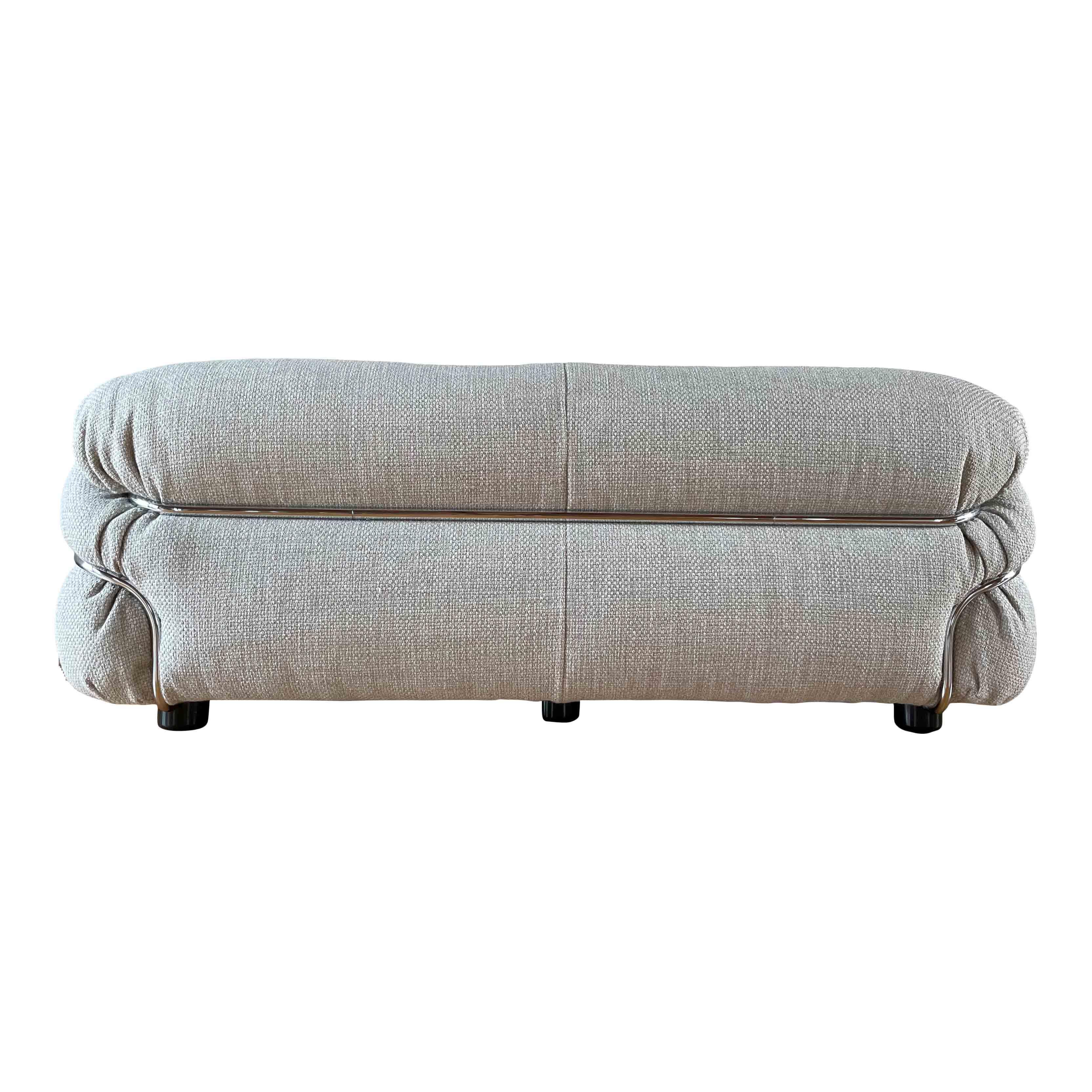 Gianfranco Frattini Zweisitzer-Sofa aus beigem Wollbouclé Sesann für Cassina, 1972 (Baumwolle) im Angebot