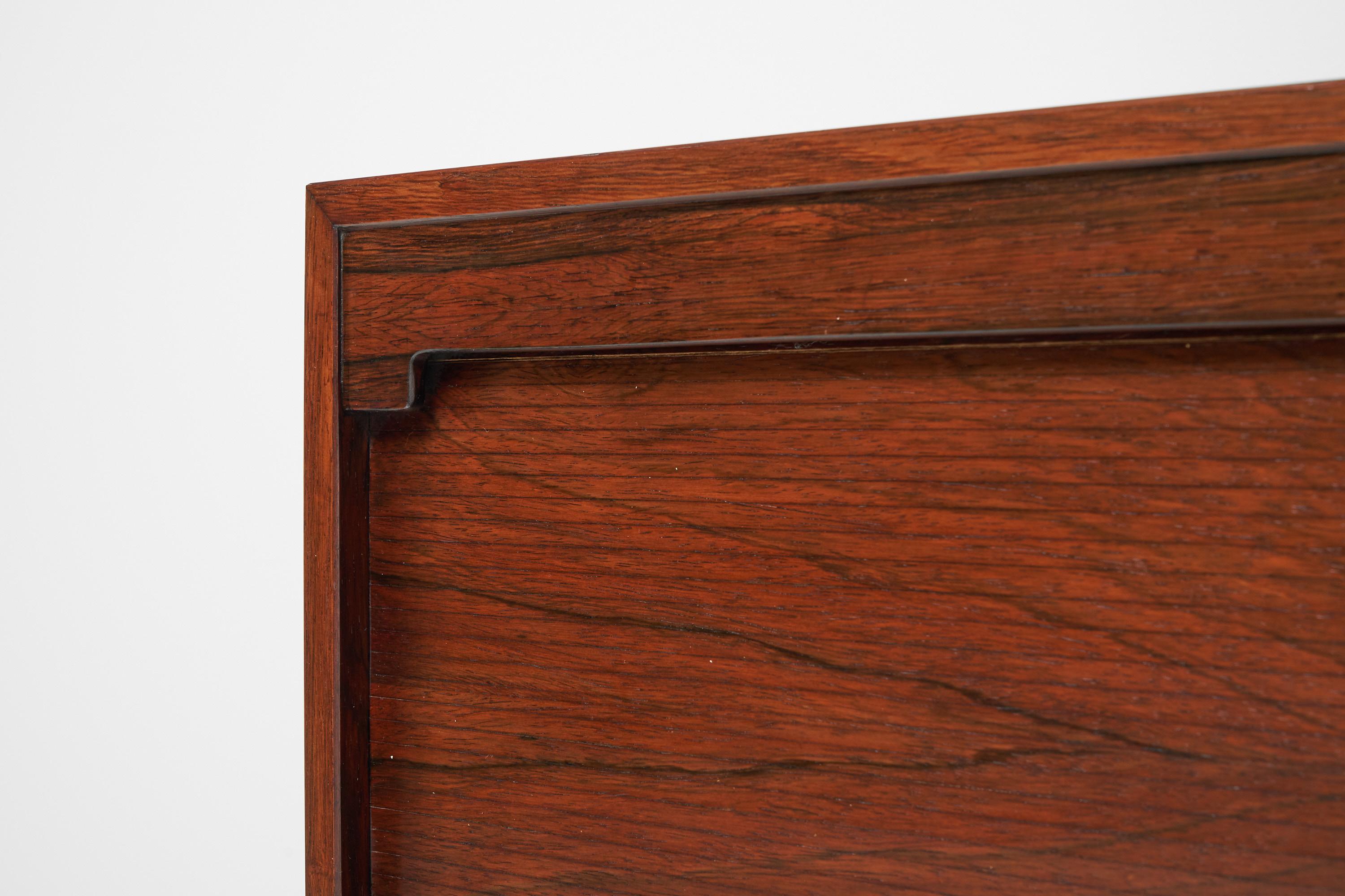 Small sideboard with roll top doors designed by Gianfranco Frattini and manufactured by Bernini, Italy 1957. This small sized sideboard has 2 roll top tambour doors which open horizontally. The cabinet is made of striking rosewood veneer which shows