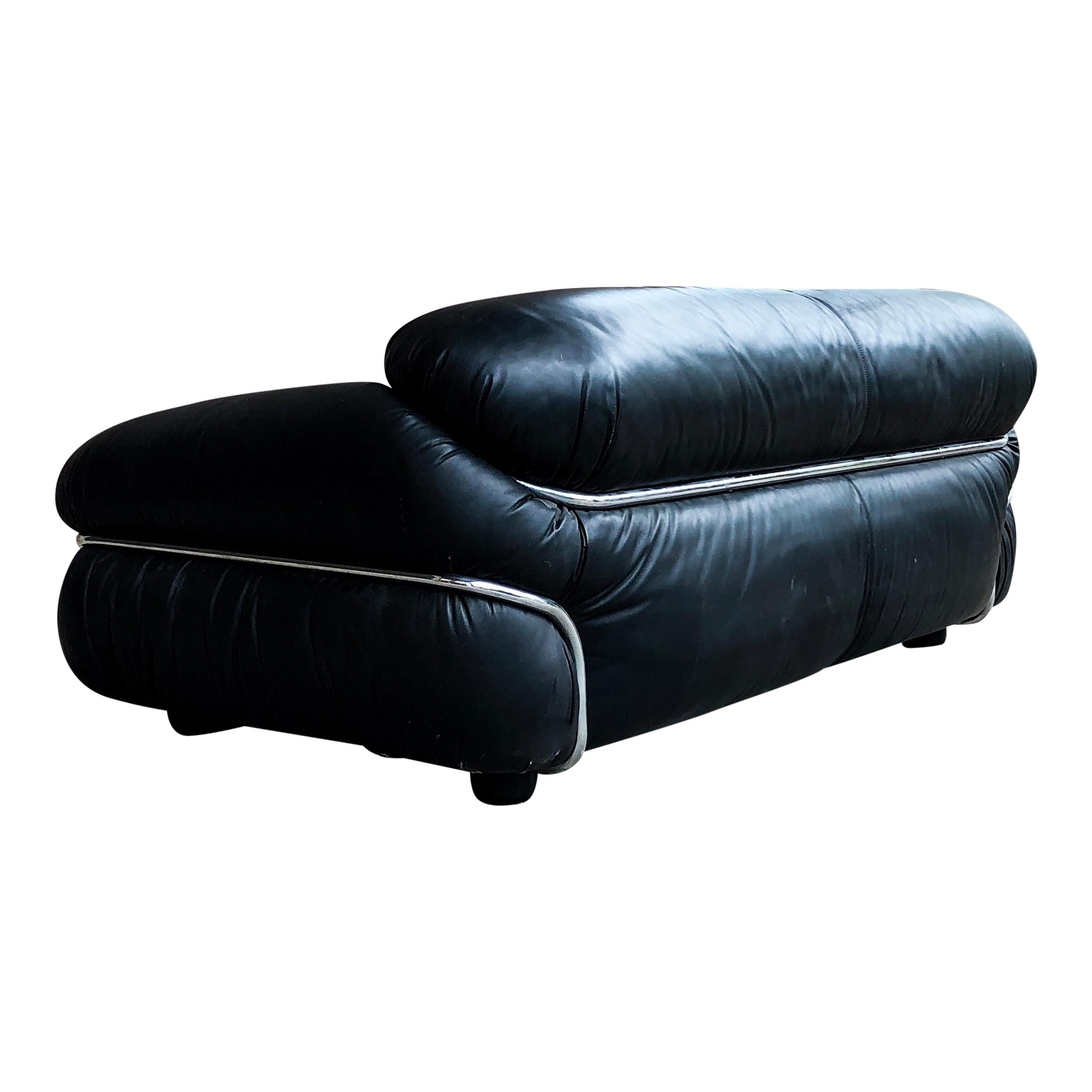Italian Gianfranco Frattini Black Leather Sesann Two-Seater Sofa for Cassina, 1972 For Sale