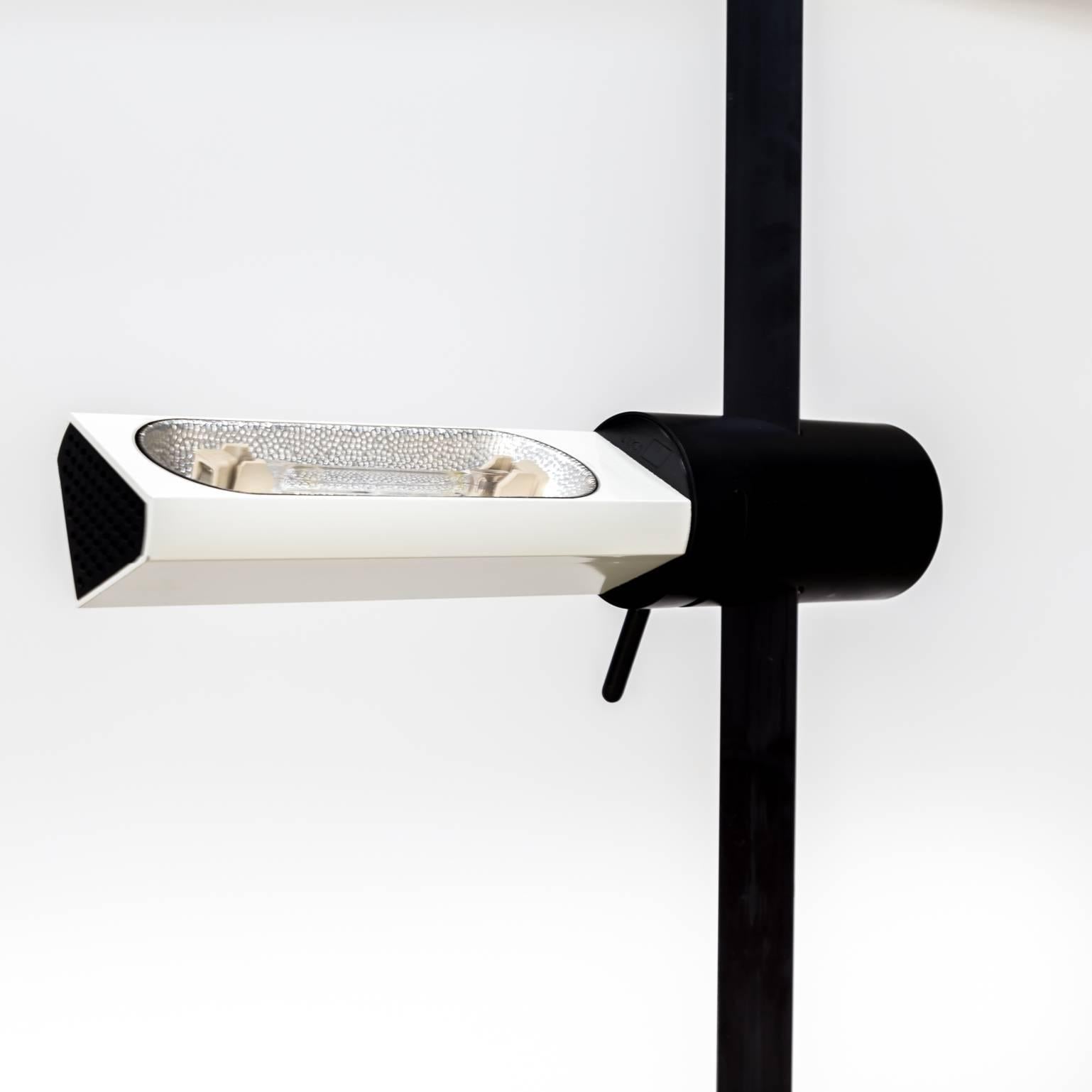 Gianfranco Frattini ‘Caltha’ Adjustable Floor Lamp for Luci For Sale 1