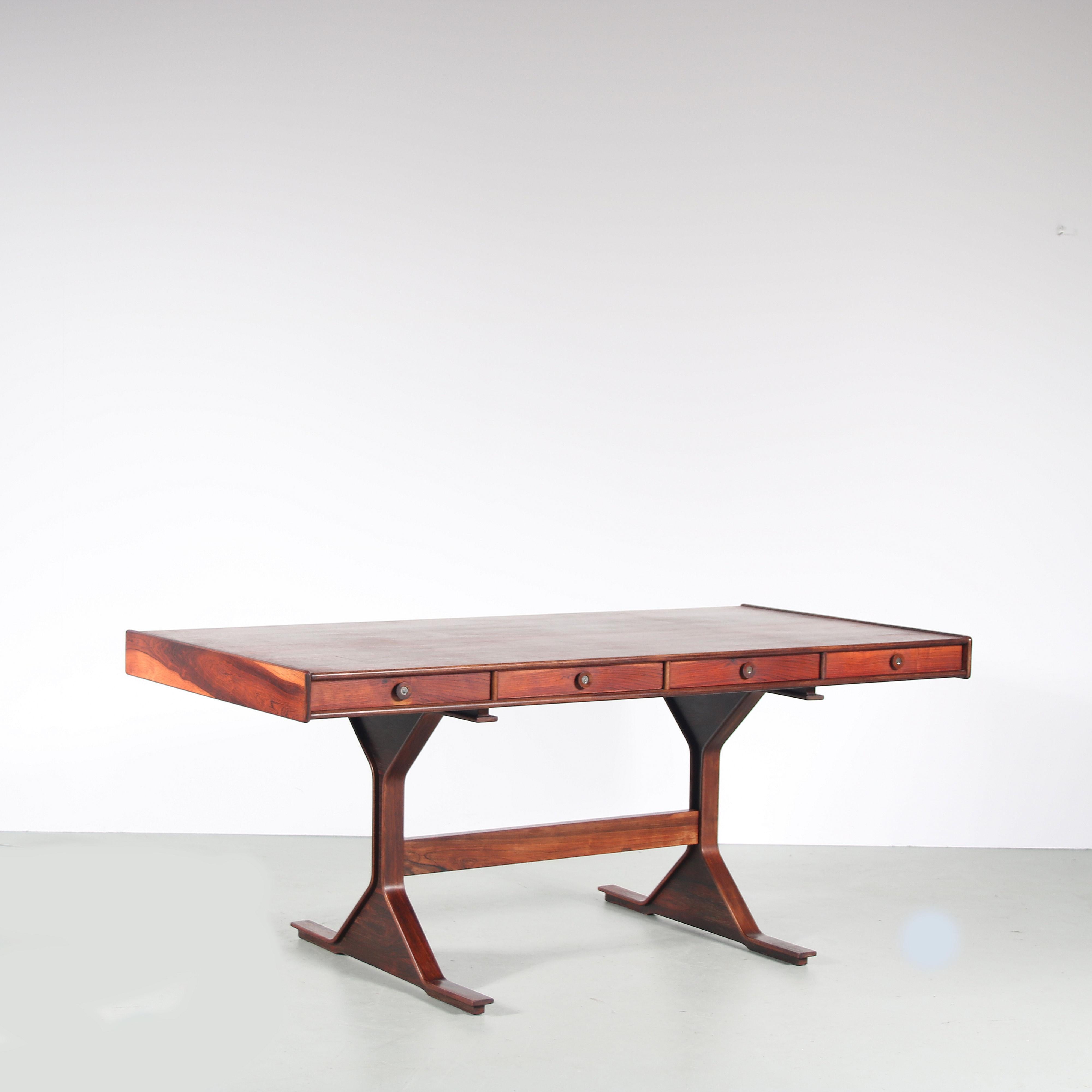 

A beautiful large desk designed by Gianfranco Frattini, manufactured by Bernini in Italy around 1950.

This high quality, well executed piece is made of high quality rosewood in a wonderful warm brown colour. The piece has a smooth finish with an