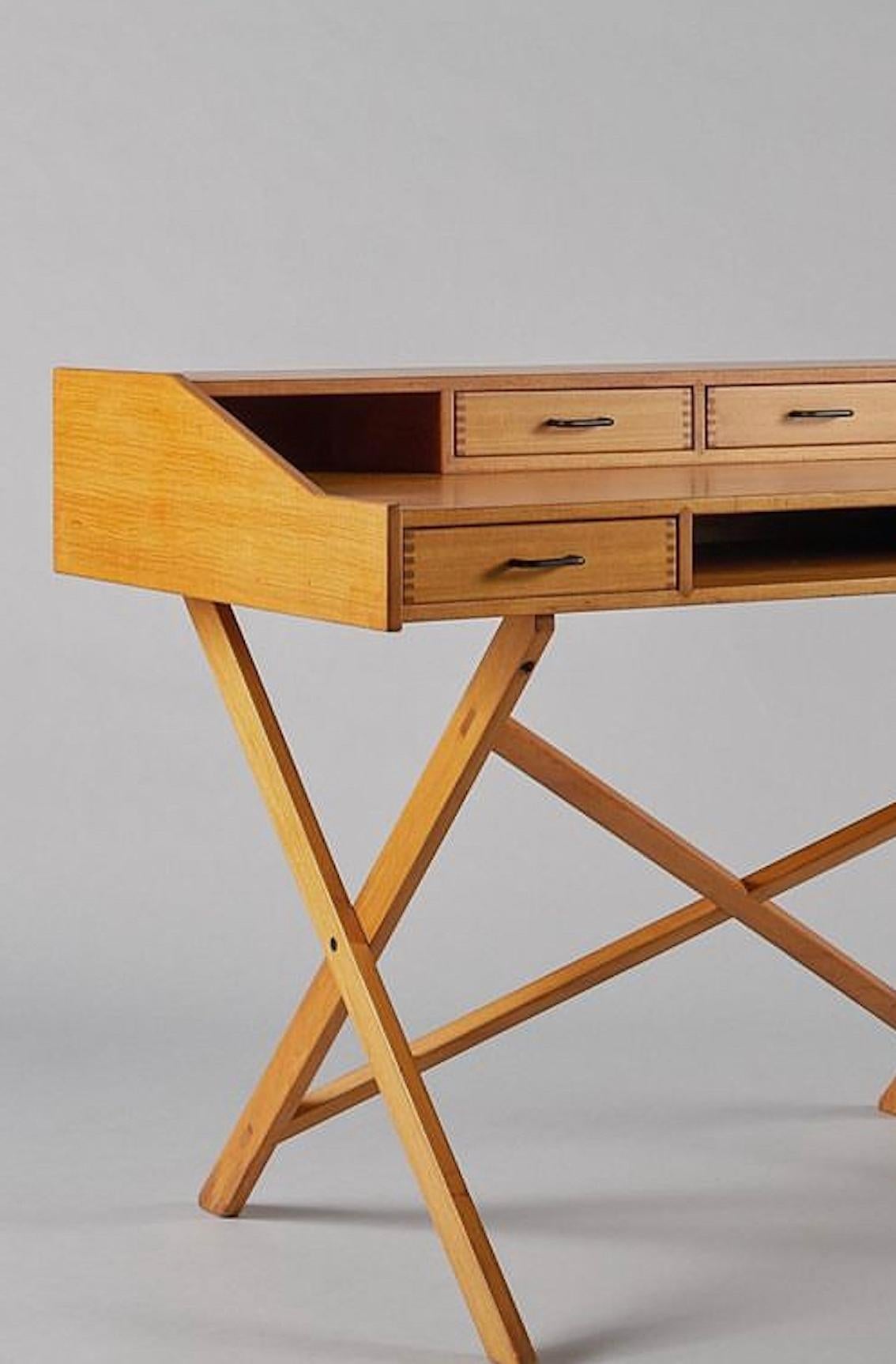 Mid-Century Modern Gianfranco Frattini desk for Cantieri Carugati in cherry wood, Italy 1958 For Sale