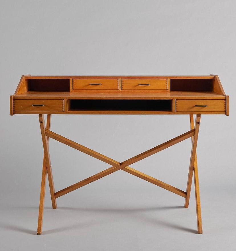 Gianfranco Frattini desk for Cantieri Carugati in cherry wood, Italy 1958 In Good Condition For Sale In Argelato, BO