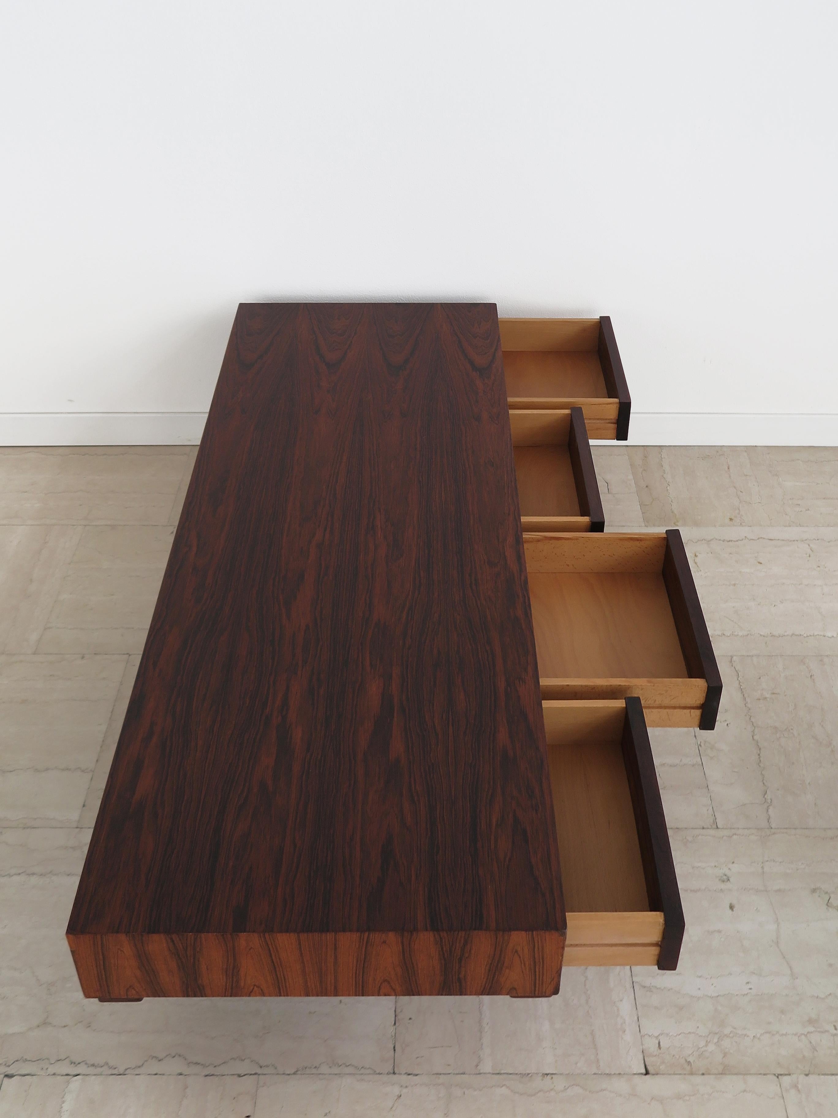 Gianfranco Frattini per Bernini Tavolino da caffè in legno scuro del Midcentury 1960s in vendita 4