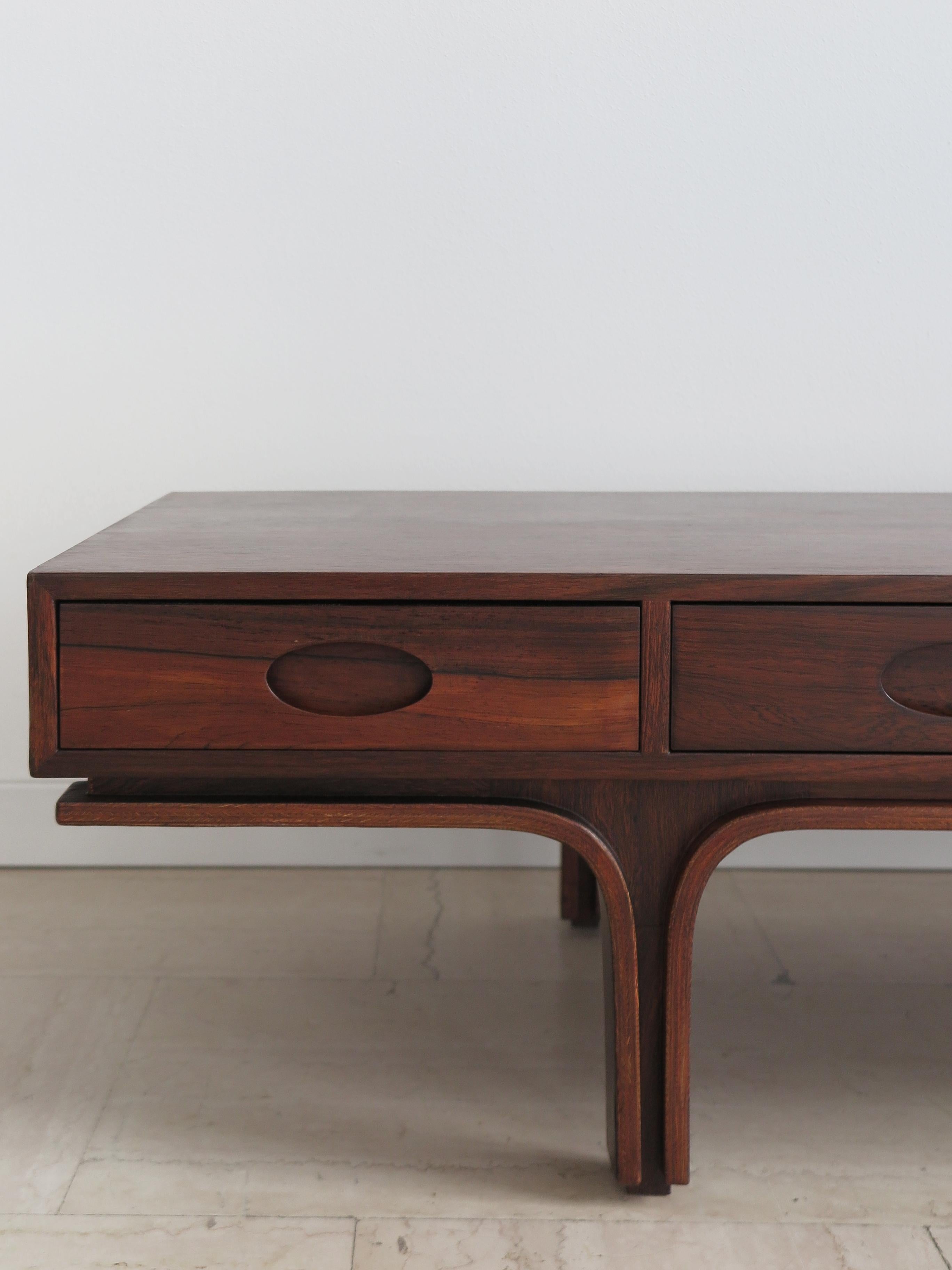 Gianfranco Frattini per Bernini Tavolino da caffè in legno scuro del Midcentury 1960s in vendita 6