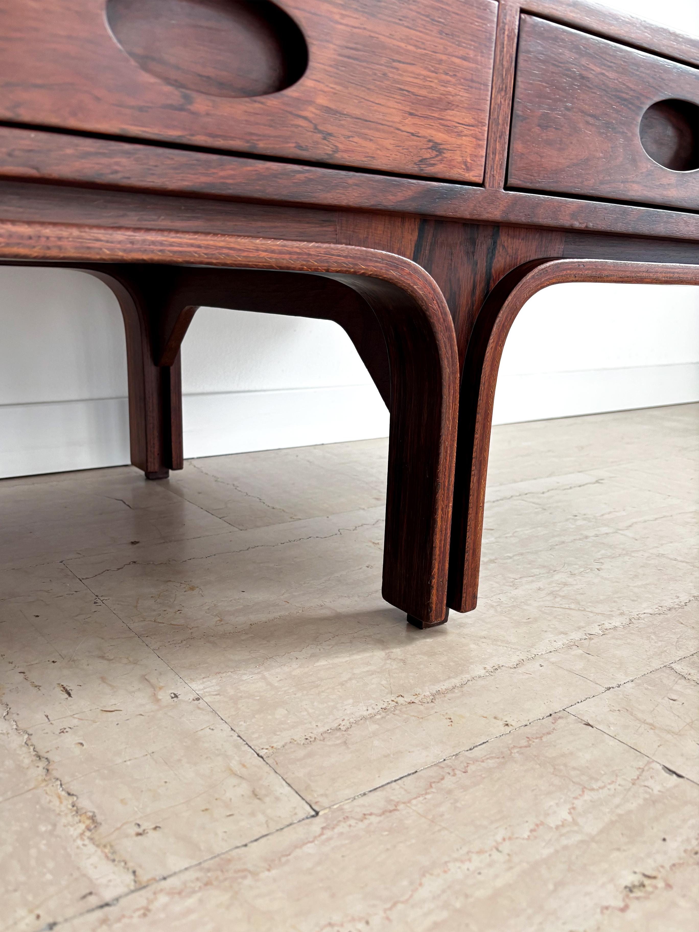 Gianfranco Frattini per Bernini Tavolino da caffè in legno scuro del Midcentury 1960s in vendita 8