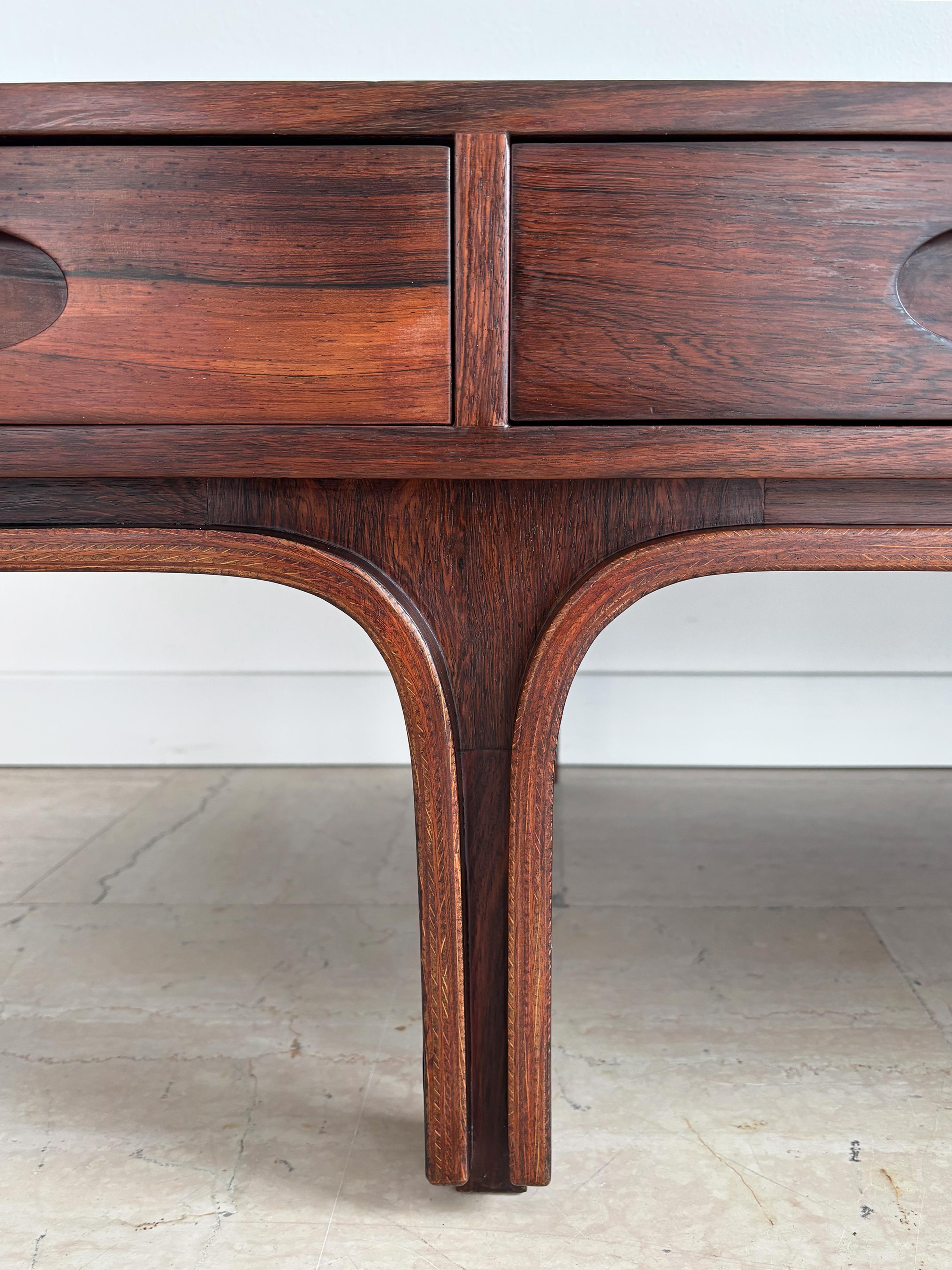 Gianfranco Frattini per Bernini Tavolino da caffè in legno scuro del Midcentury 1960s in vendita 9