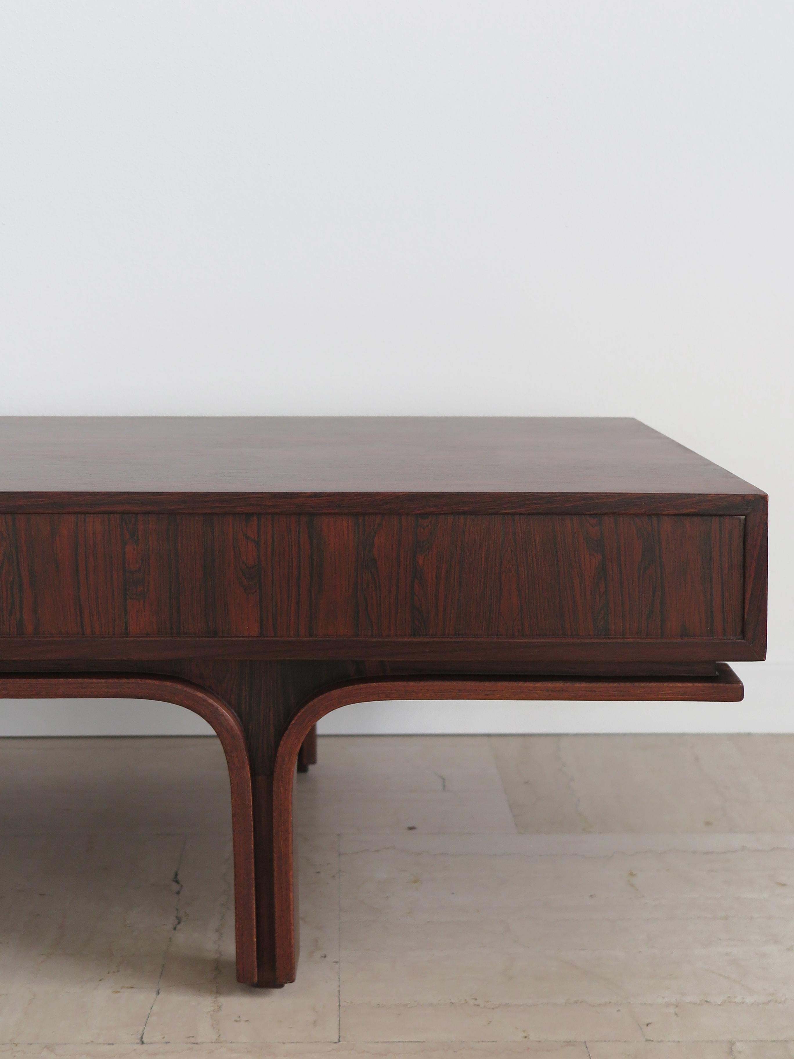 Gianfranco Frattini per Bernini Tavolino da caffè in legno scuro del Midcentury 1960s in vendita 10