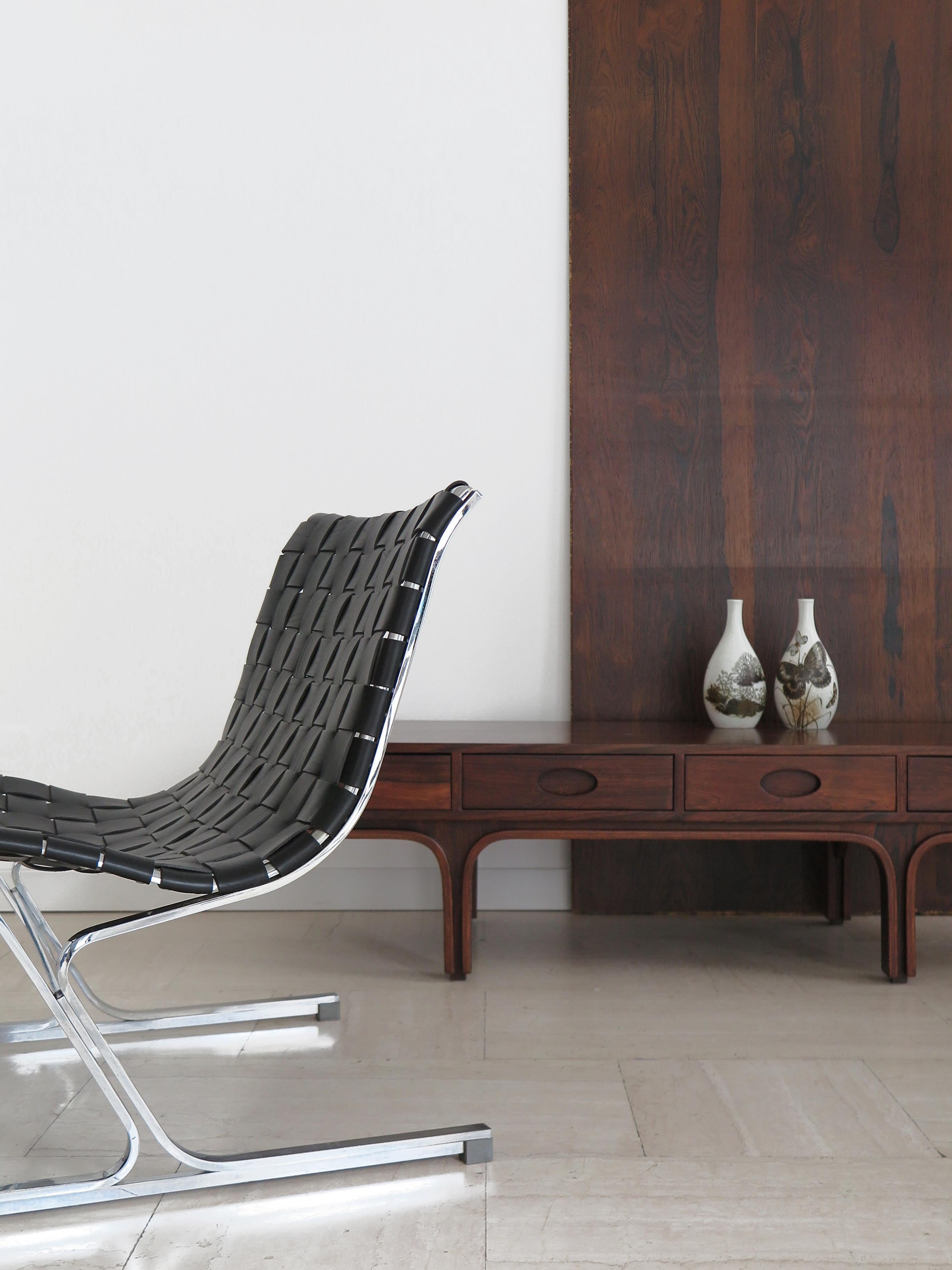 Mid-Century moderno Gianfranco Frattini per Bernini Tavolino da caffè in legno scuro del Midcentury 1960s in vendita