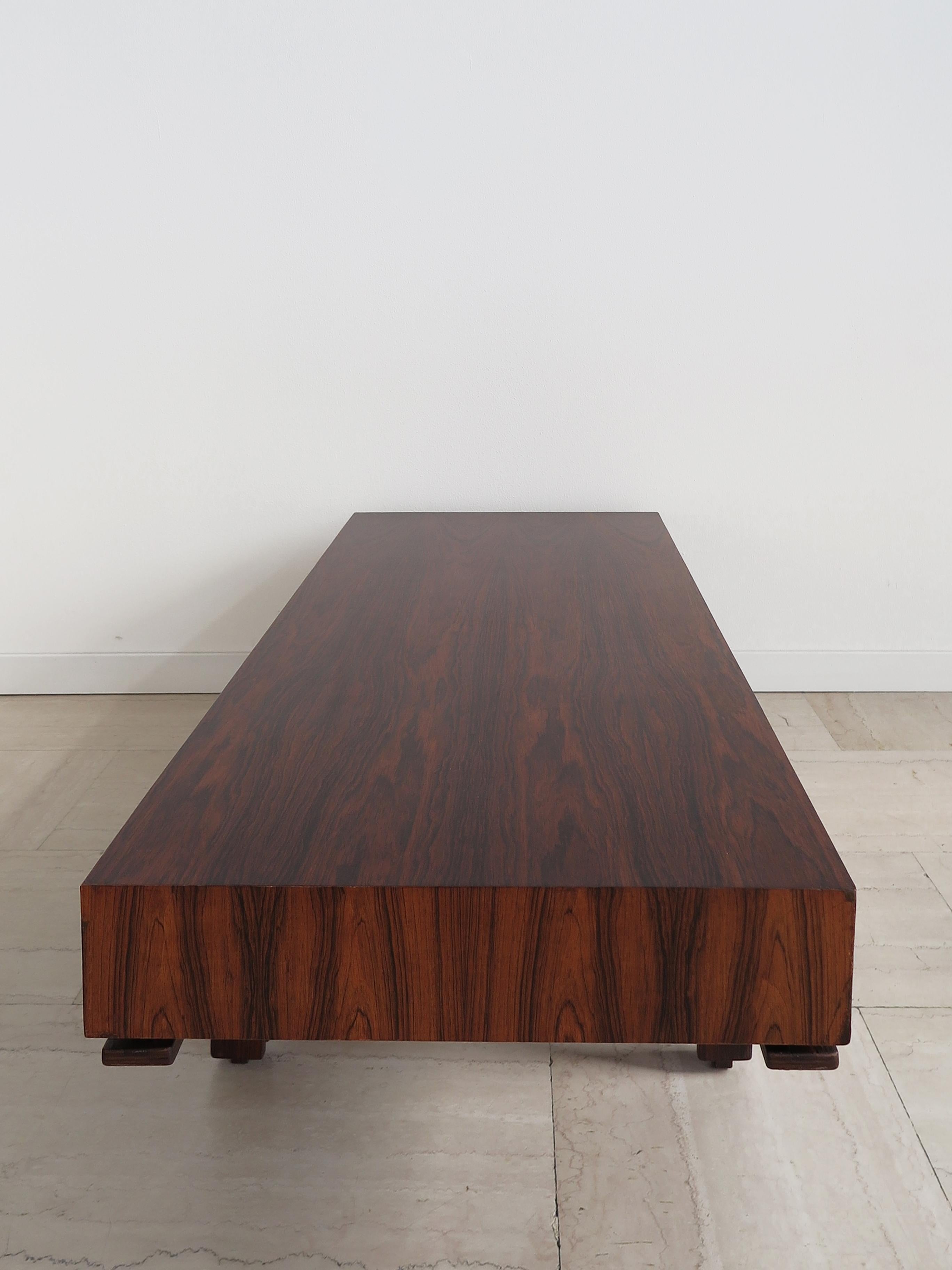 Gianfranco Frattini per Bernini Tavolino da caffè in legno scuro del Midcentury 1960s in vendita 1