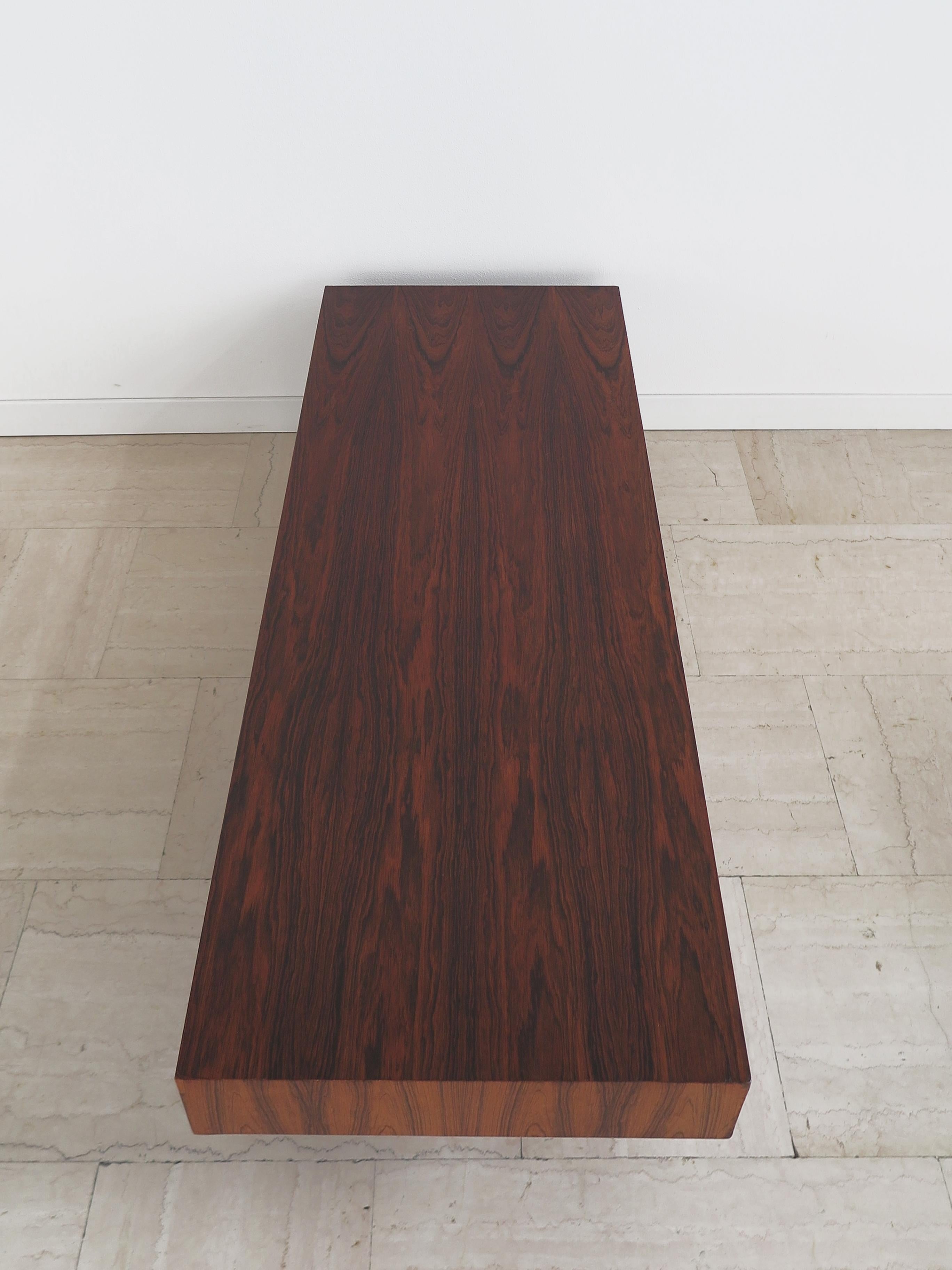 Gianfranco Frattini per Bernini Tavolino da caffè in legno scuro del Midcentury 1960s in vendita 2