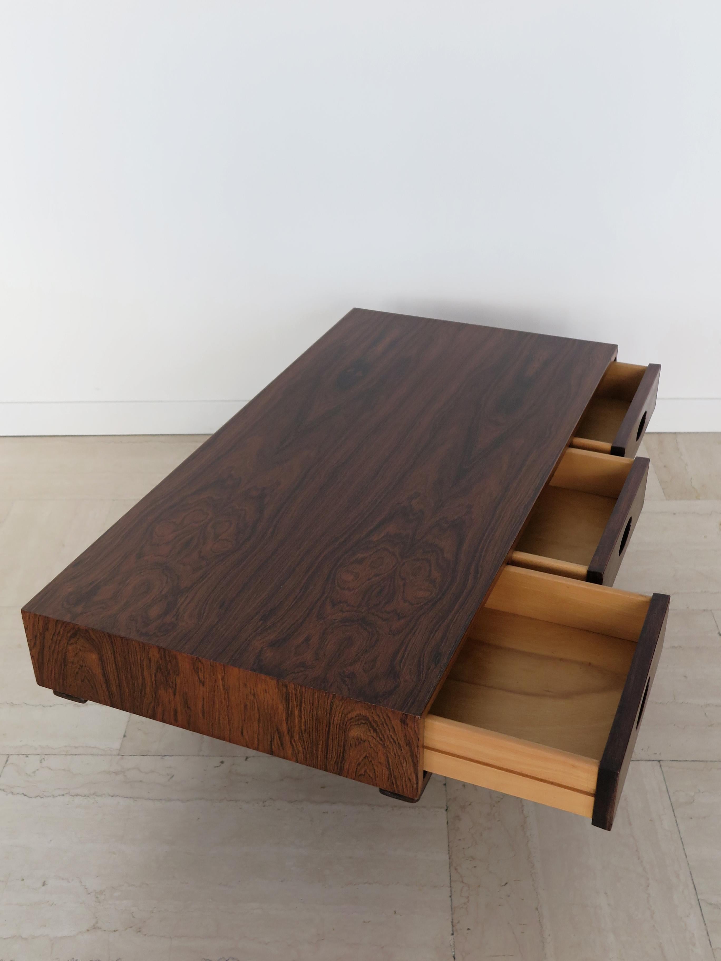 Gianfranco Frattini per Bernini Set di tavoli in legno scuro del Medioevo 1960s in vendita 11