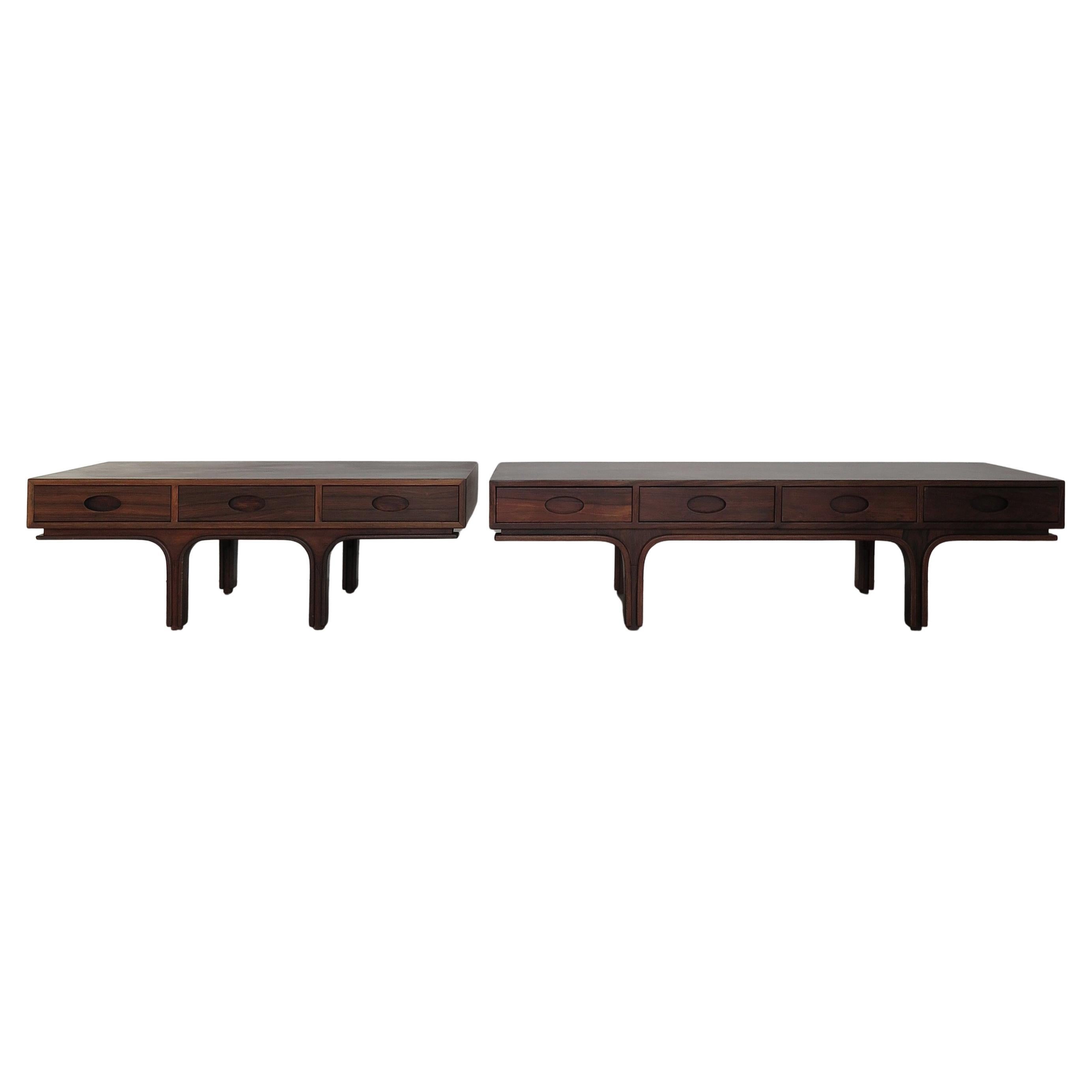 Gianfranco Frattini per Bernini Set di tavoli in legno scuro del Medioevo 1960s in vendita
