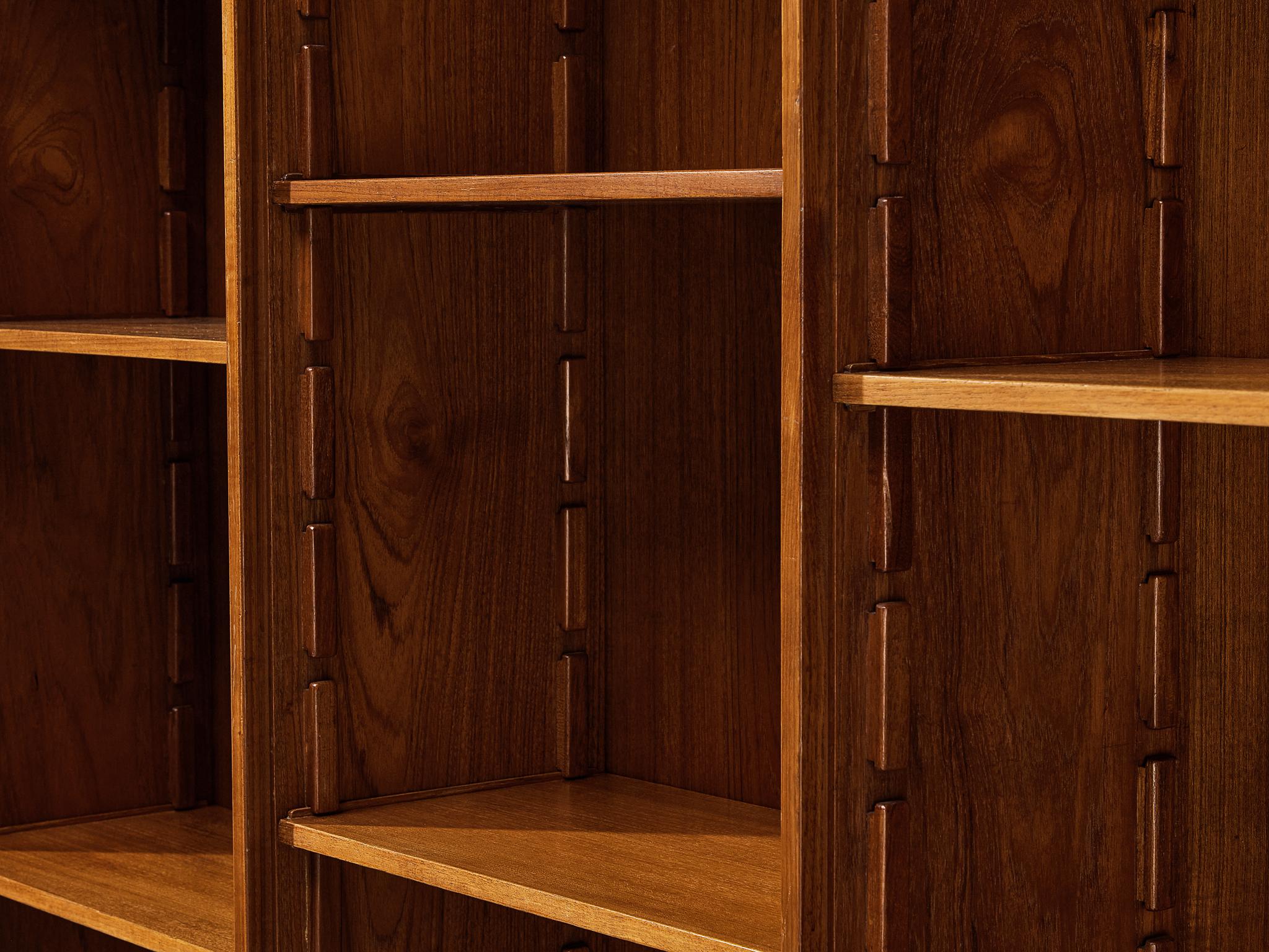 Gianfranco Frattini for Bernini Large Bookcase in Teak For Sale 5